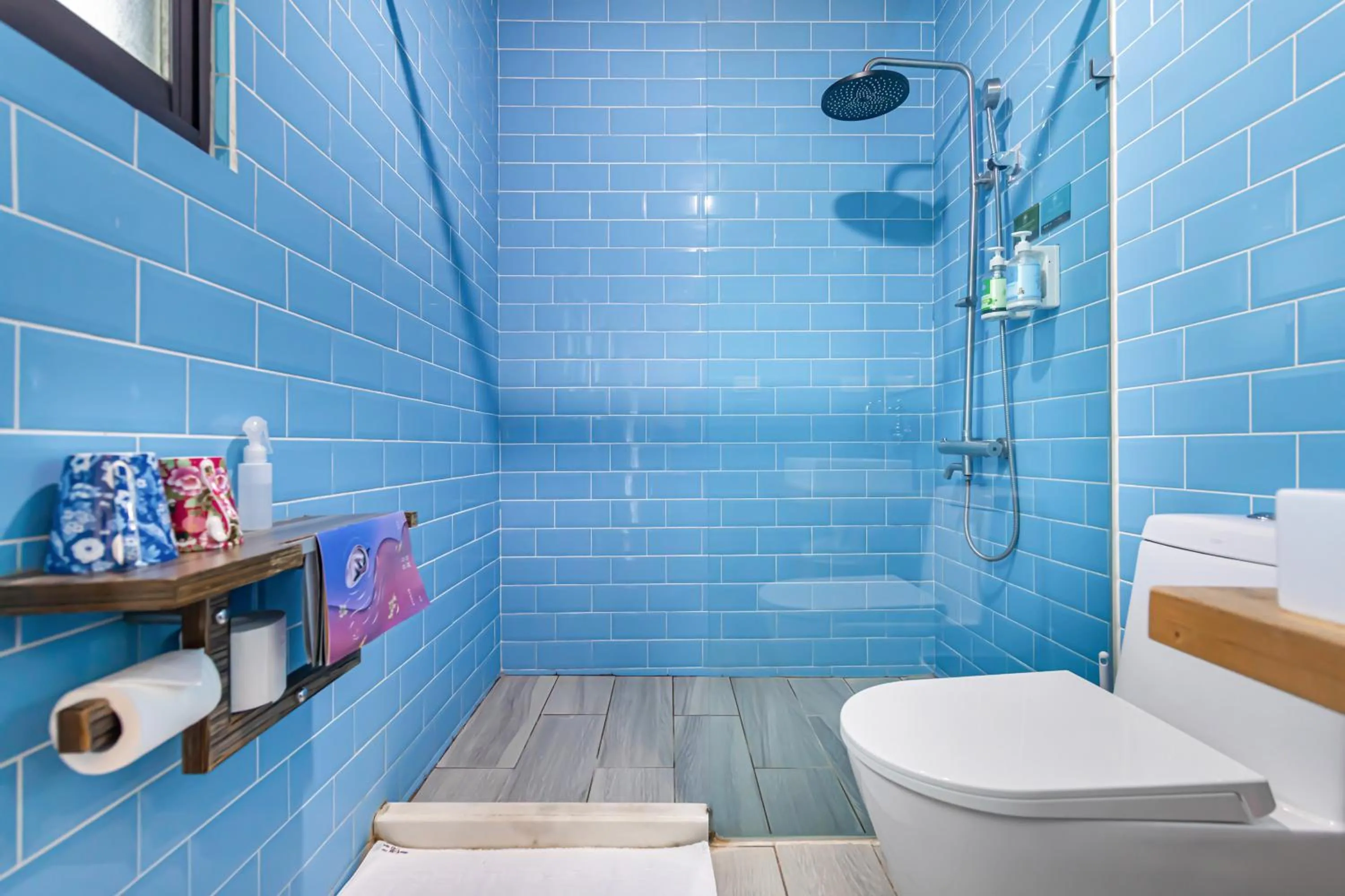 Bathroom in IsShoNi house