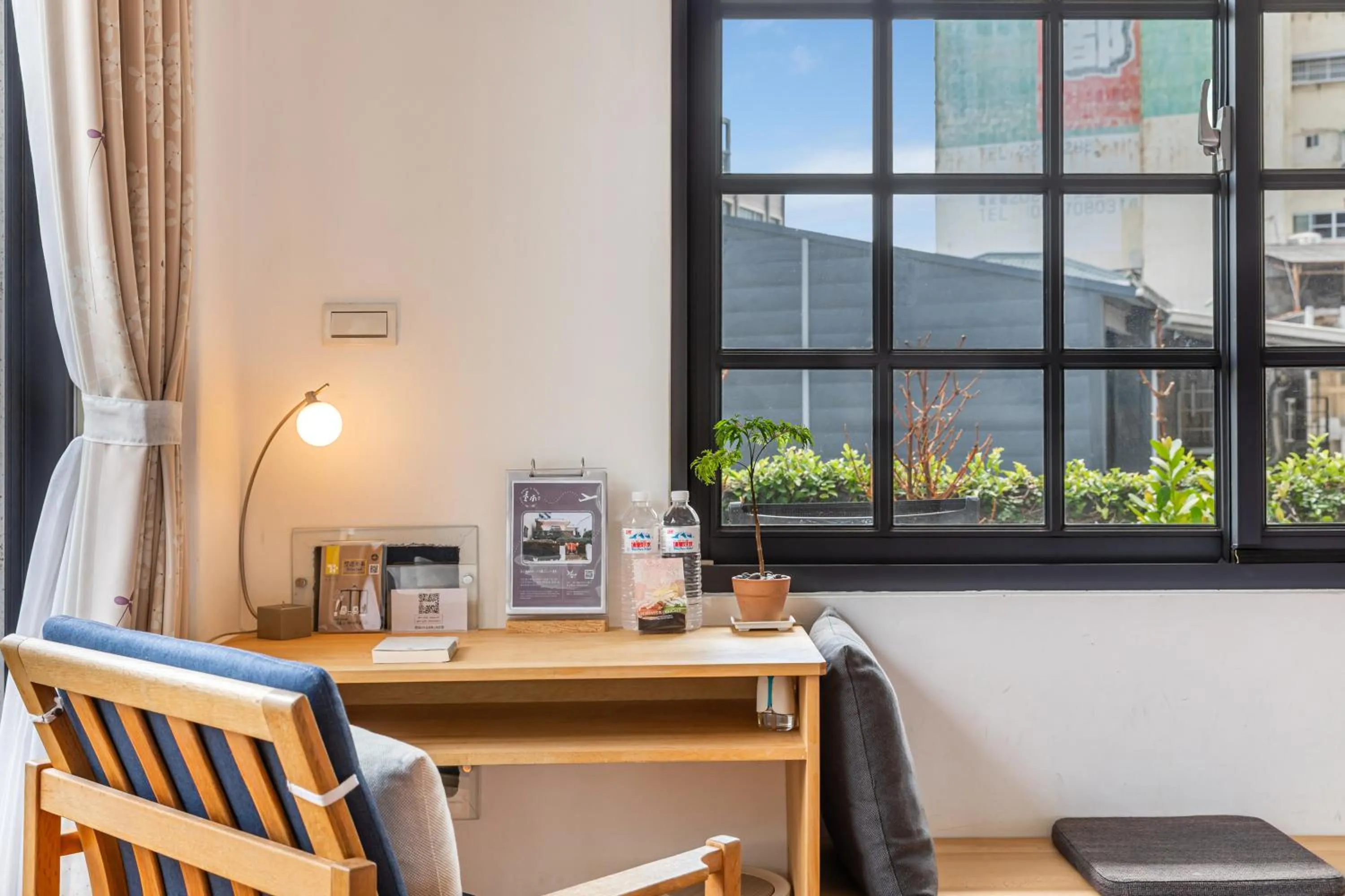 Photo of the whole room in IsShoNi house