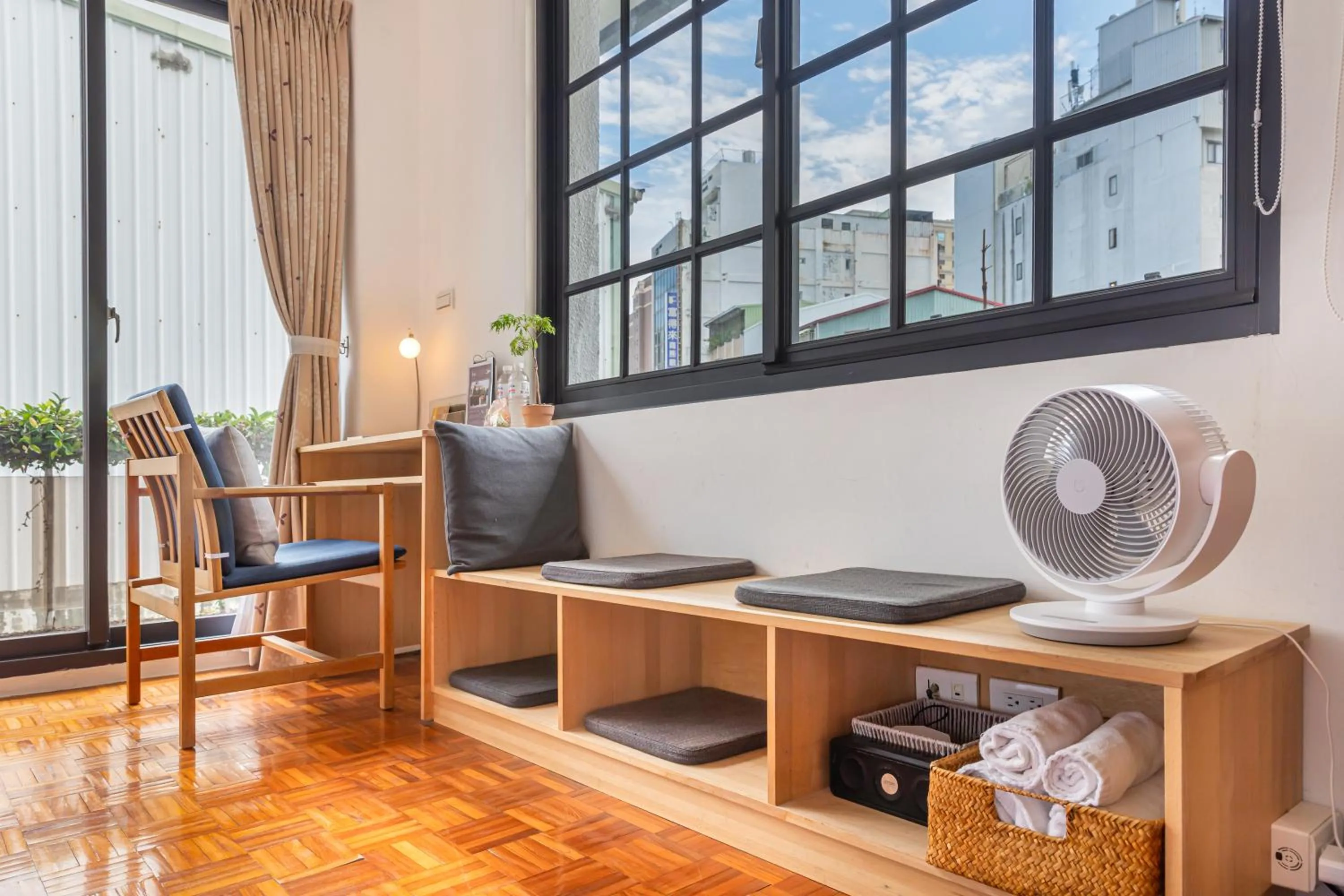 Photo of the whole room in IsShoNi house