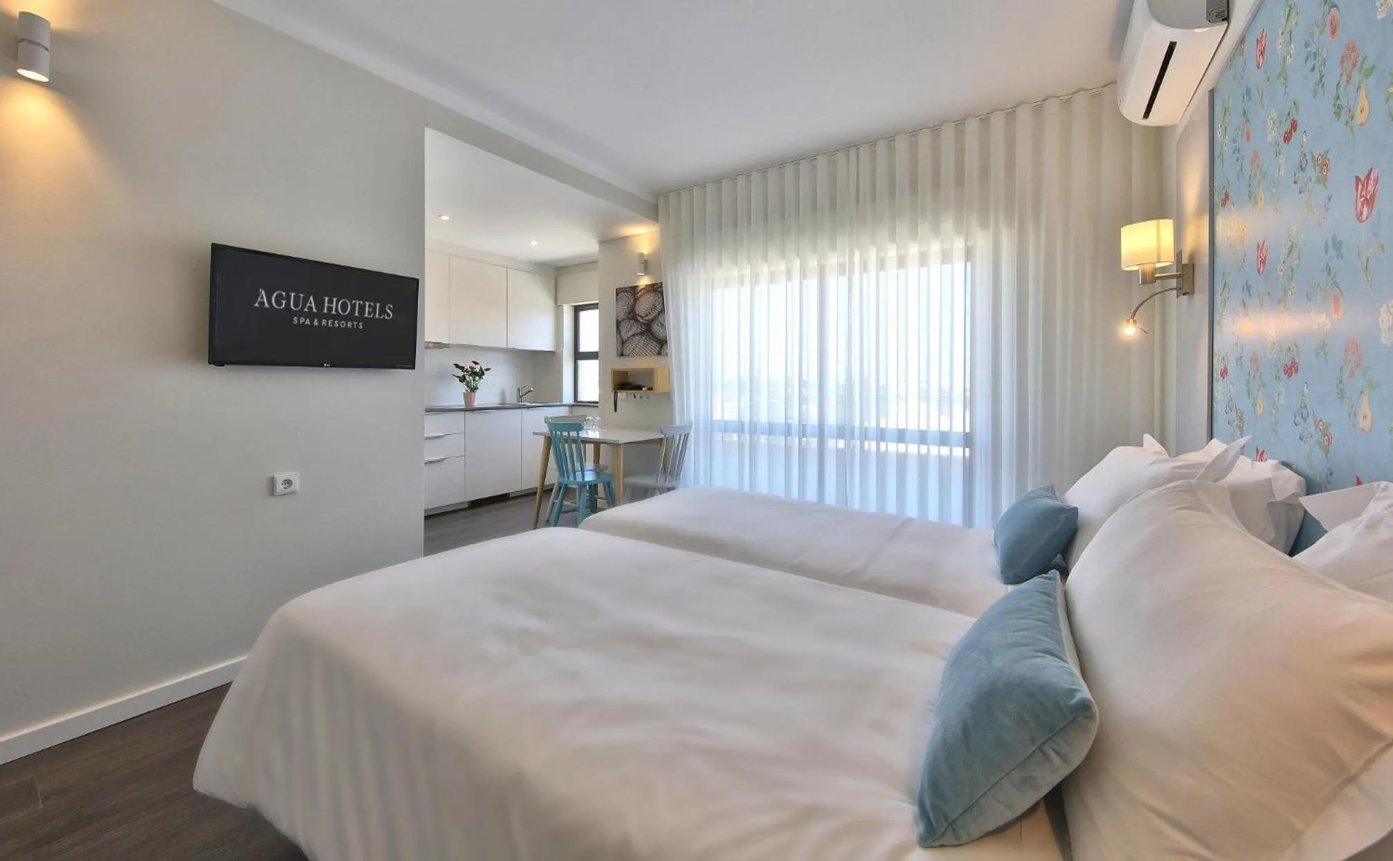 Photo of the whole room, Bed in Agua Hotels Alvor Jardim