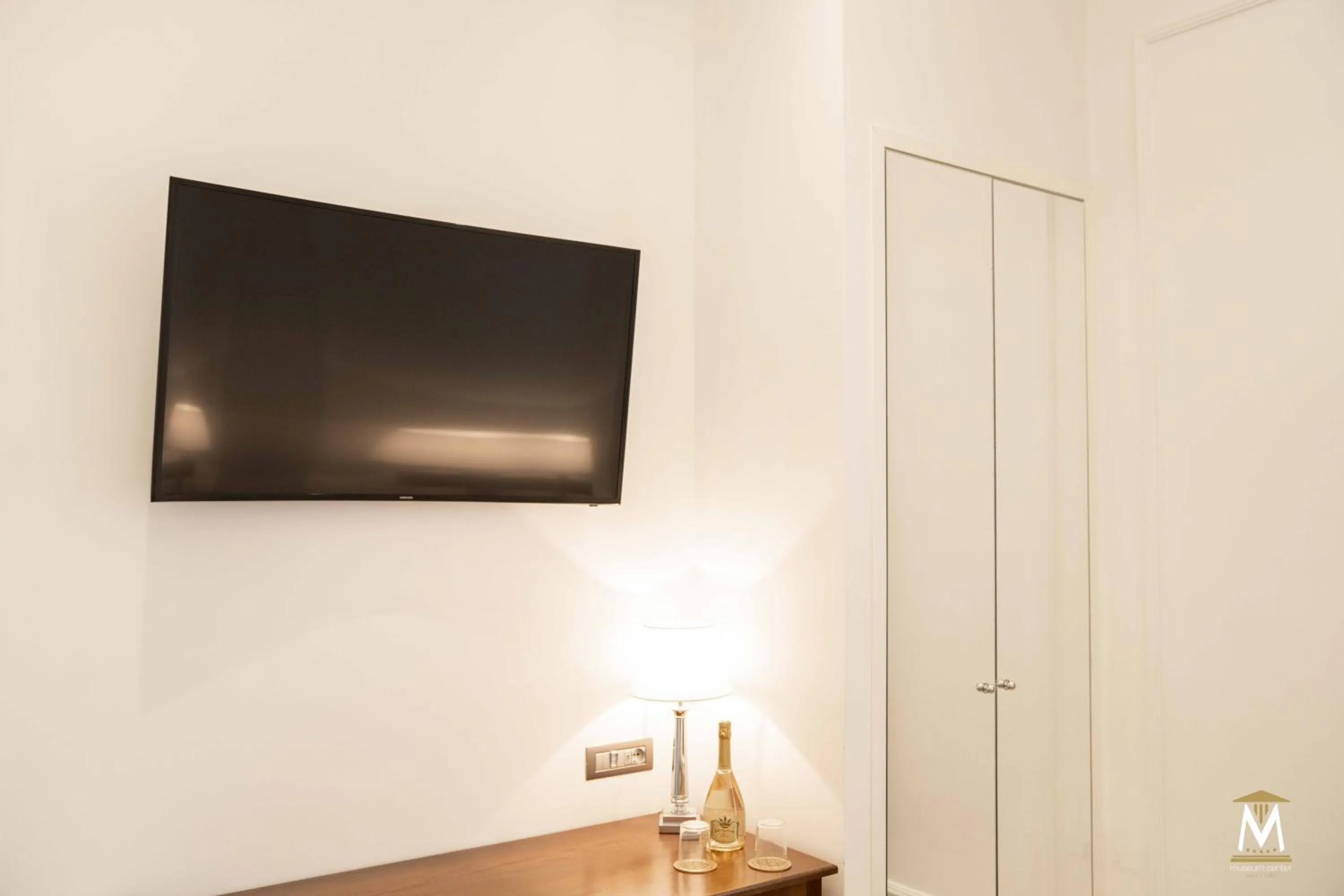 Bed in Museum Center Luxury