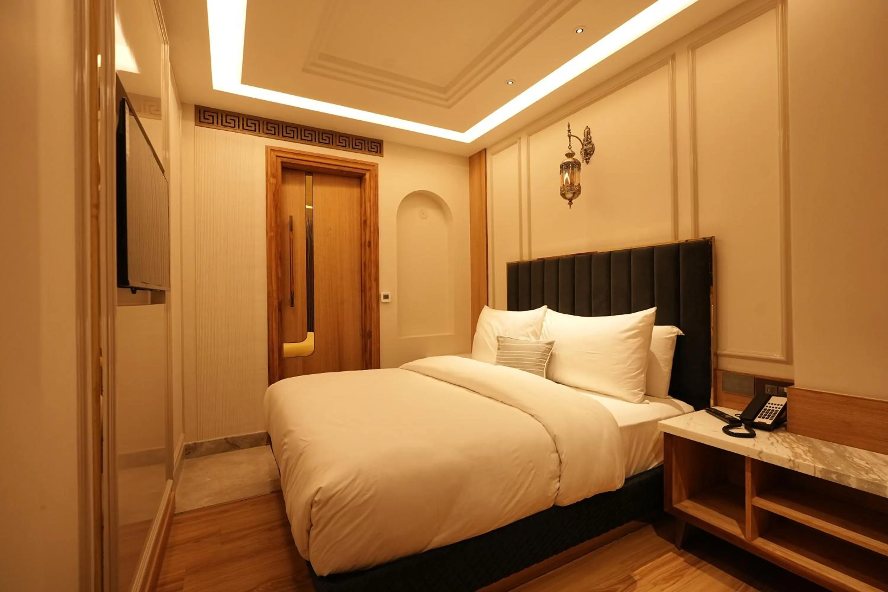 VIP in THE SINGH EMPIRE,New Delhi City Centre