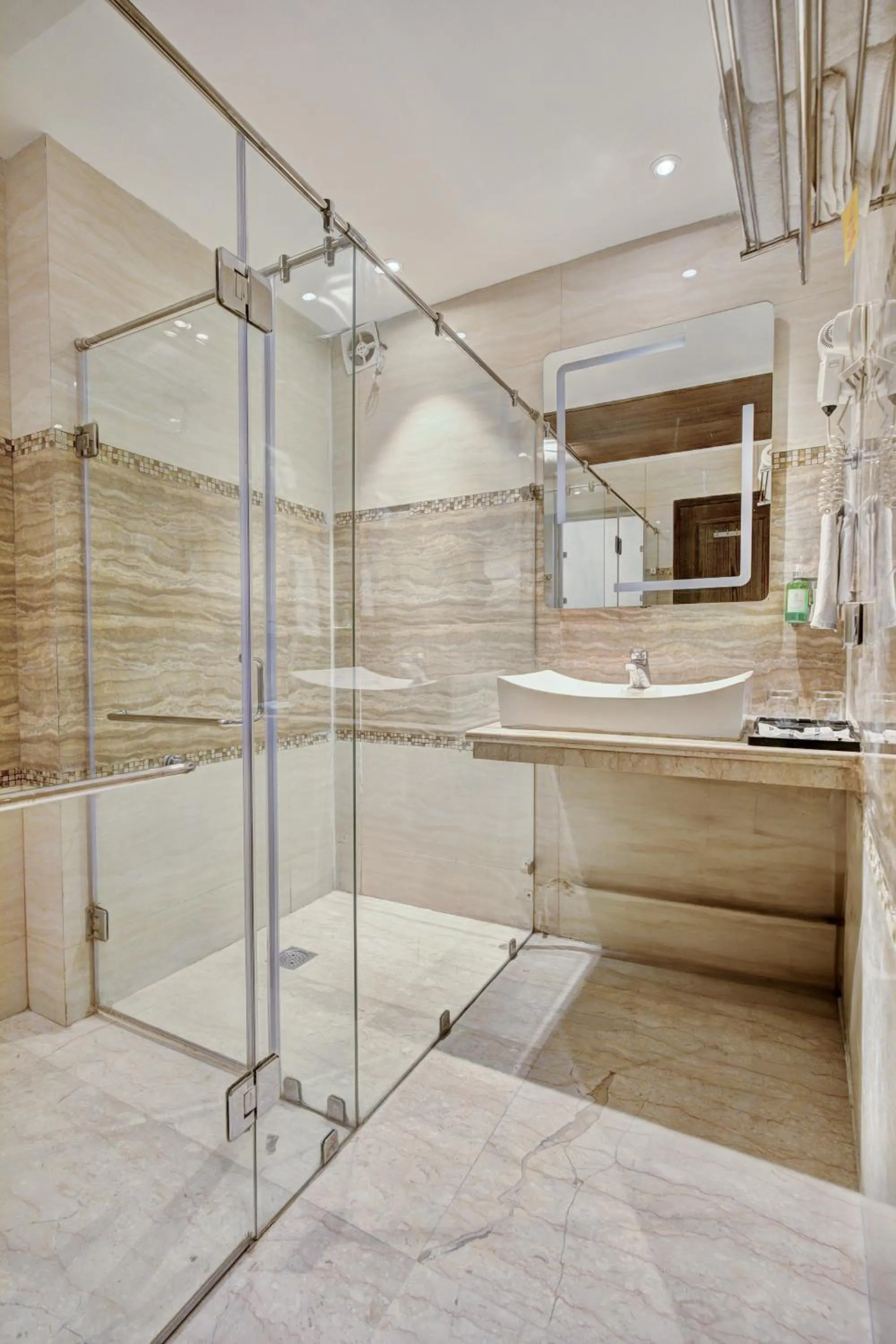 Shower in THE SINGH EMPIRE,New Delhi City Centre