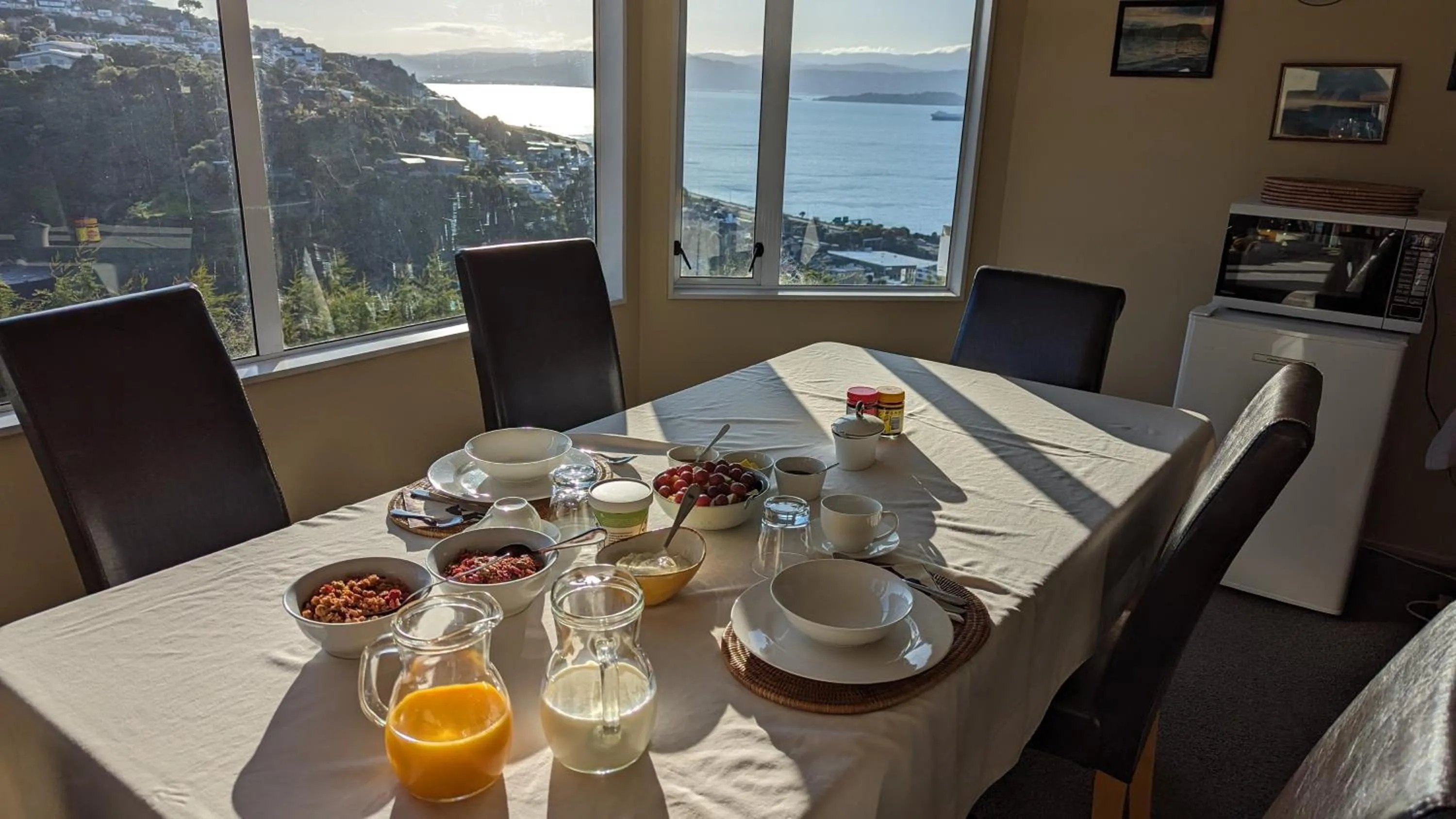 Breakfast in Harbour Lodge Wellington