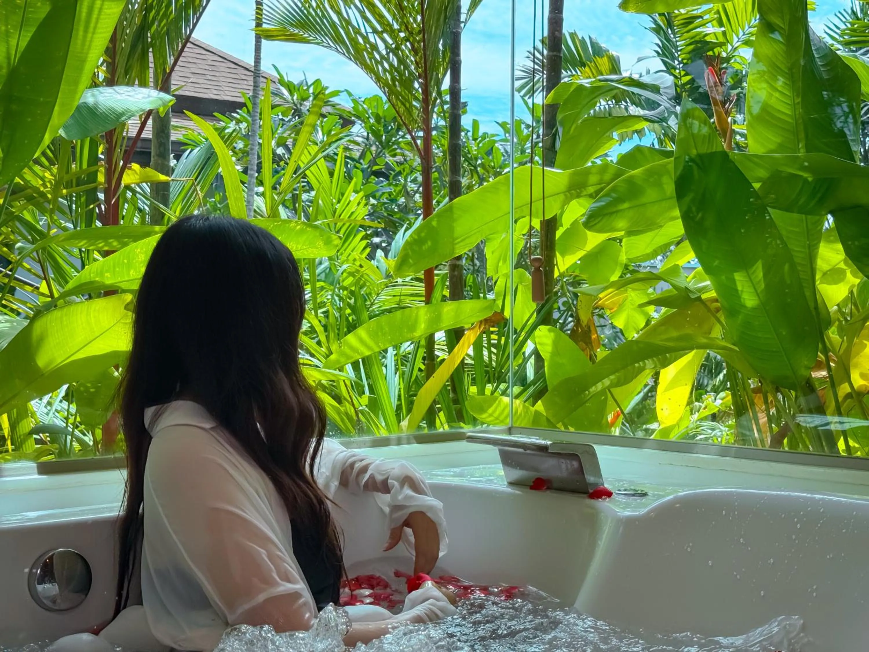 Hot Tub in Villa Tantawan Resort - Private Pool Villas