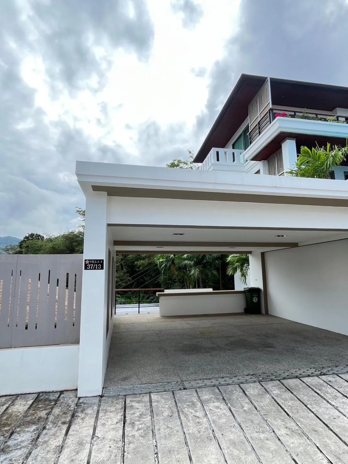 Parking in Villa Tantawan Resort - Private Pool Villas