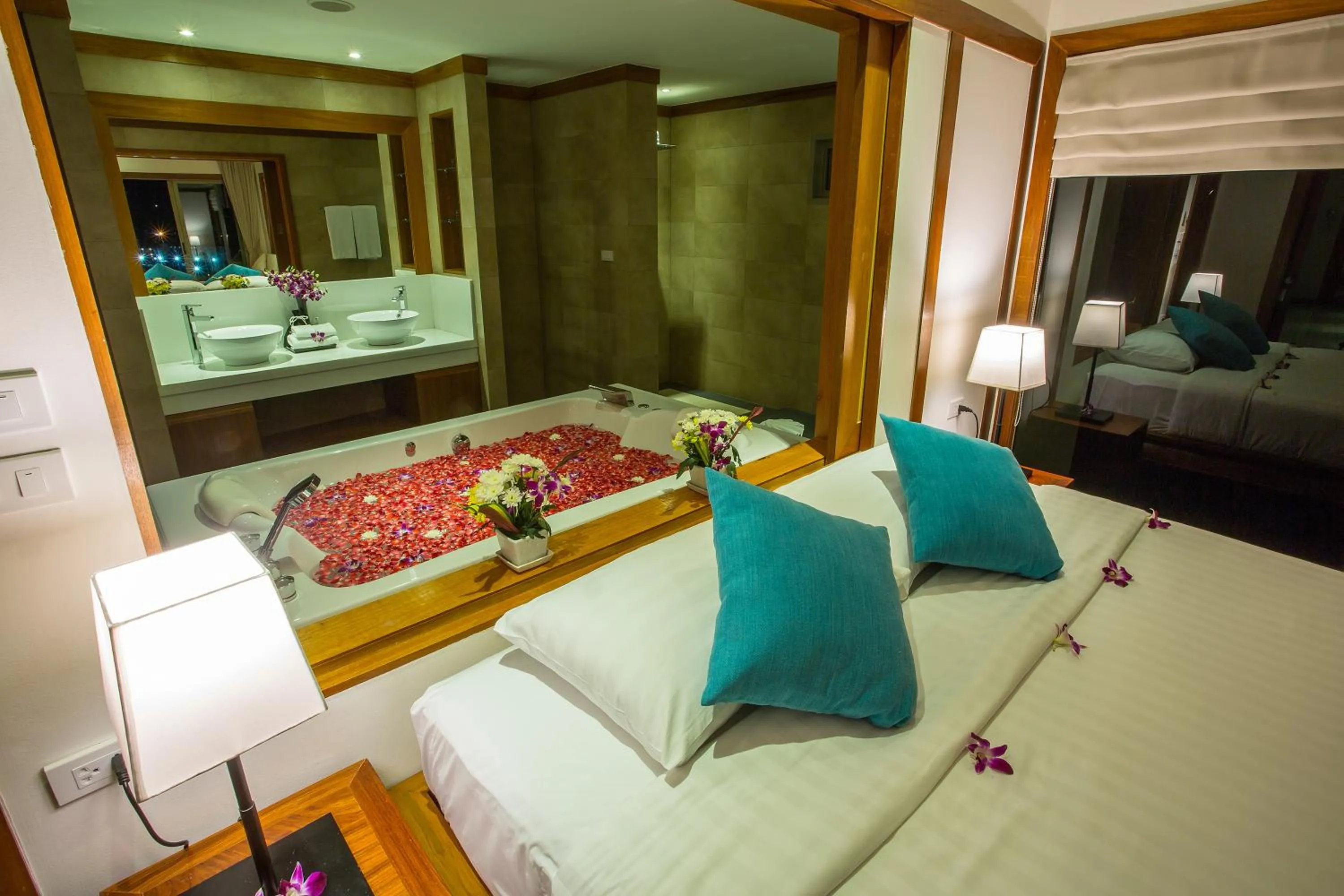 Bedroom, Bed in Villa Tantawan Resort - Private Pool Villas