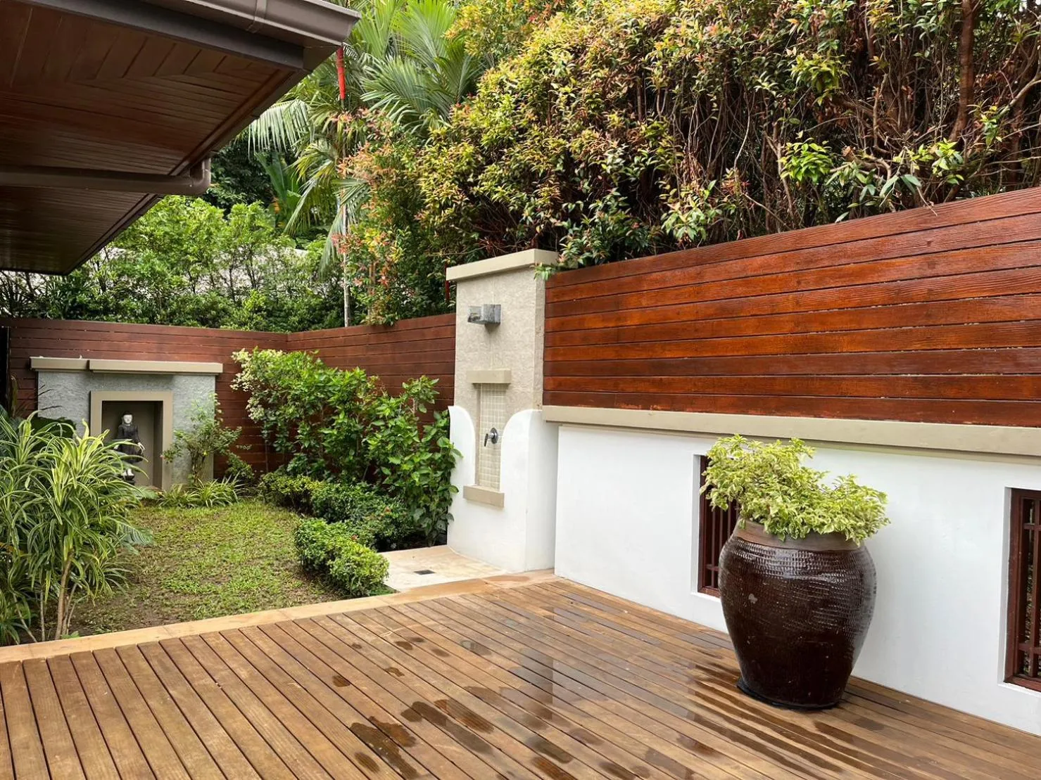 Garden in Villa Tantawan Resort - Private Pool Villas