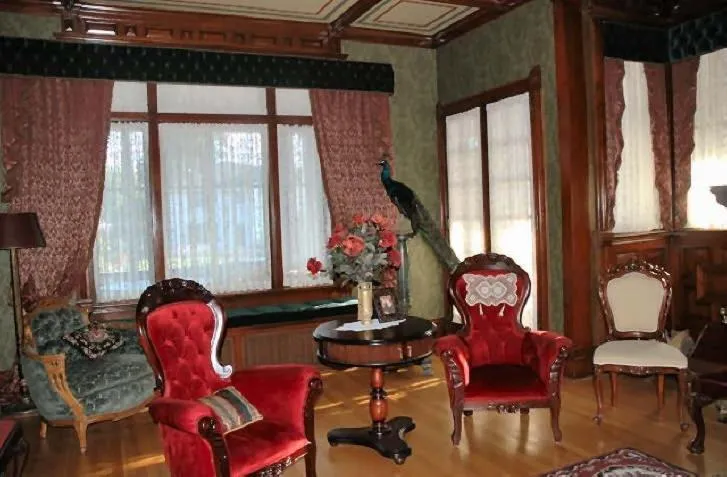 Alexander Mansion Bed and Breakfast