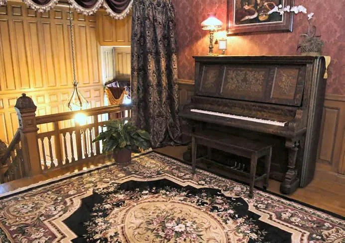 Alexander Mansion Bed and Breakfast