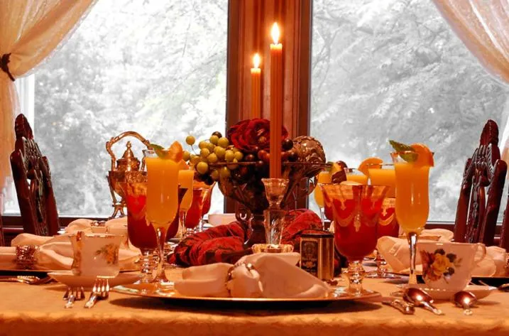 Breakfast in Alexander Mansion Bed and Breakfast