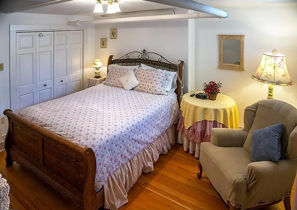 Bed in Alexander Mansion Bed and Breakfast