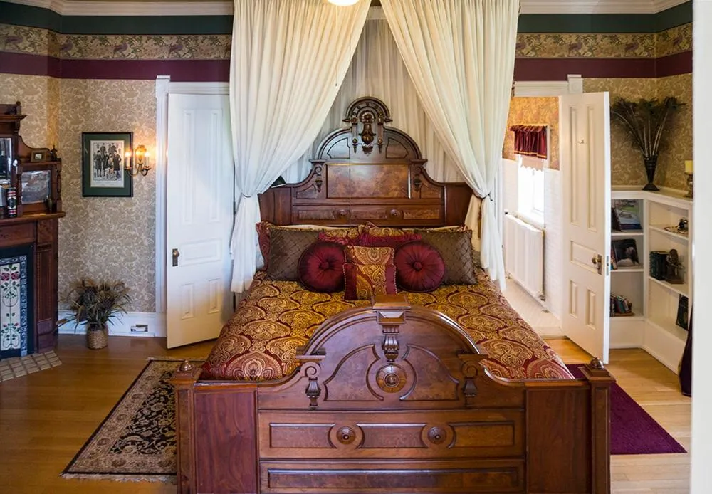 Alexander Mansion Bed and Breakfast