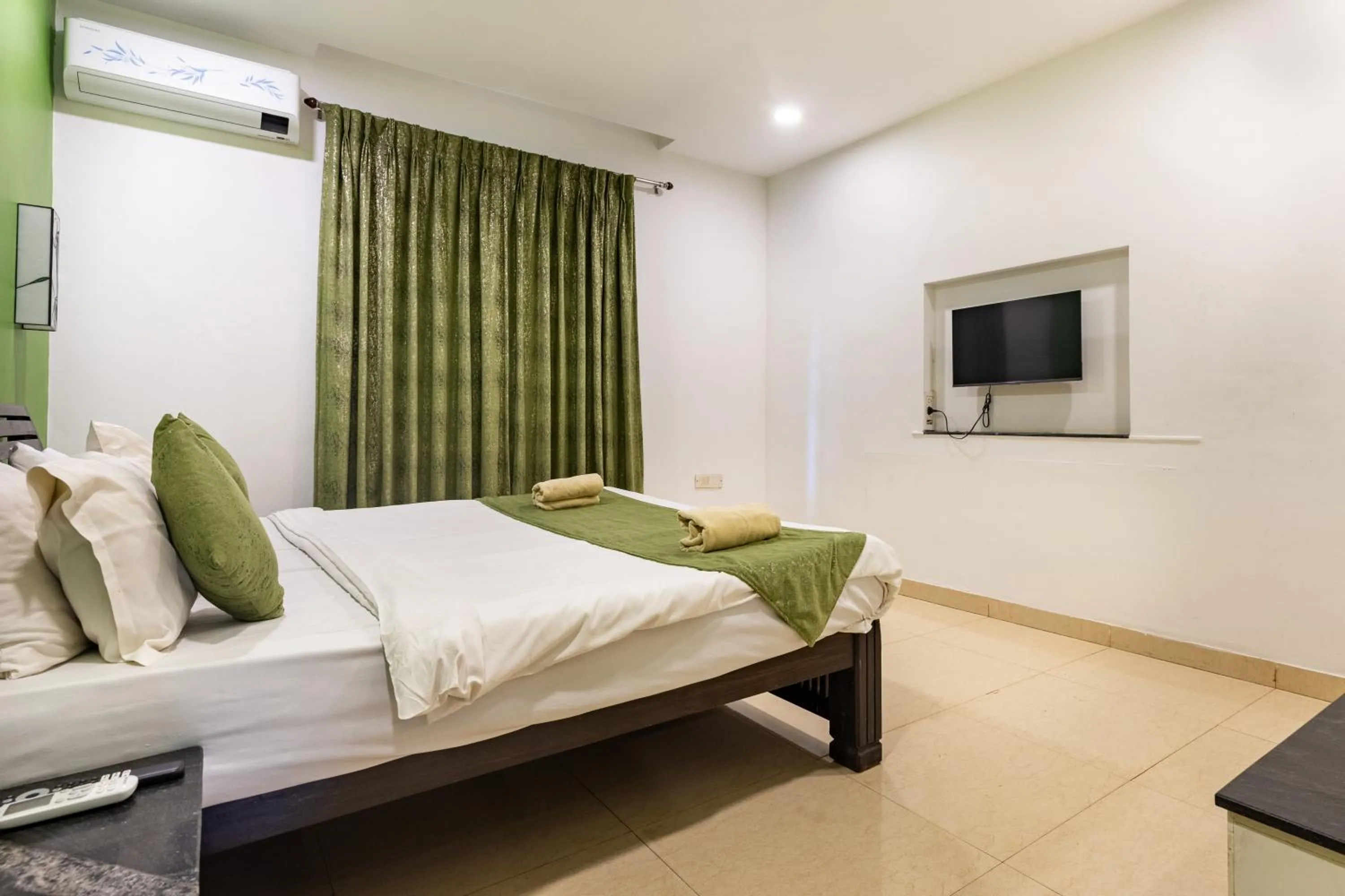 Bedroom, Bed in CALUX Joia Do Mar Resort - Calangute