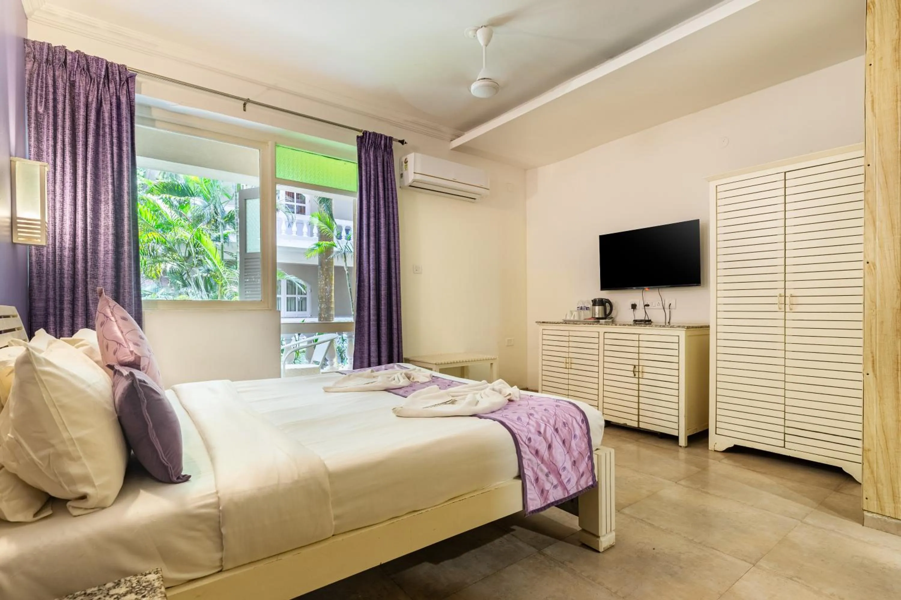 Bedroom, Bed in CALUX Joia Do Mar Resort - Calangute