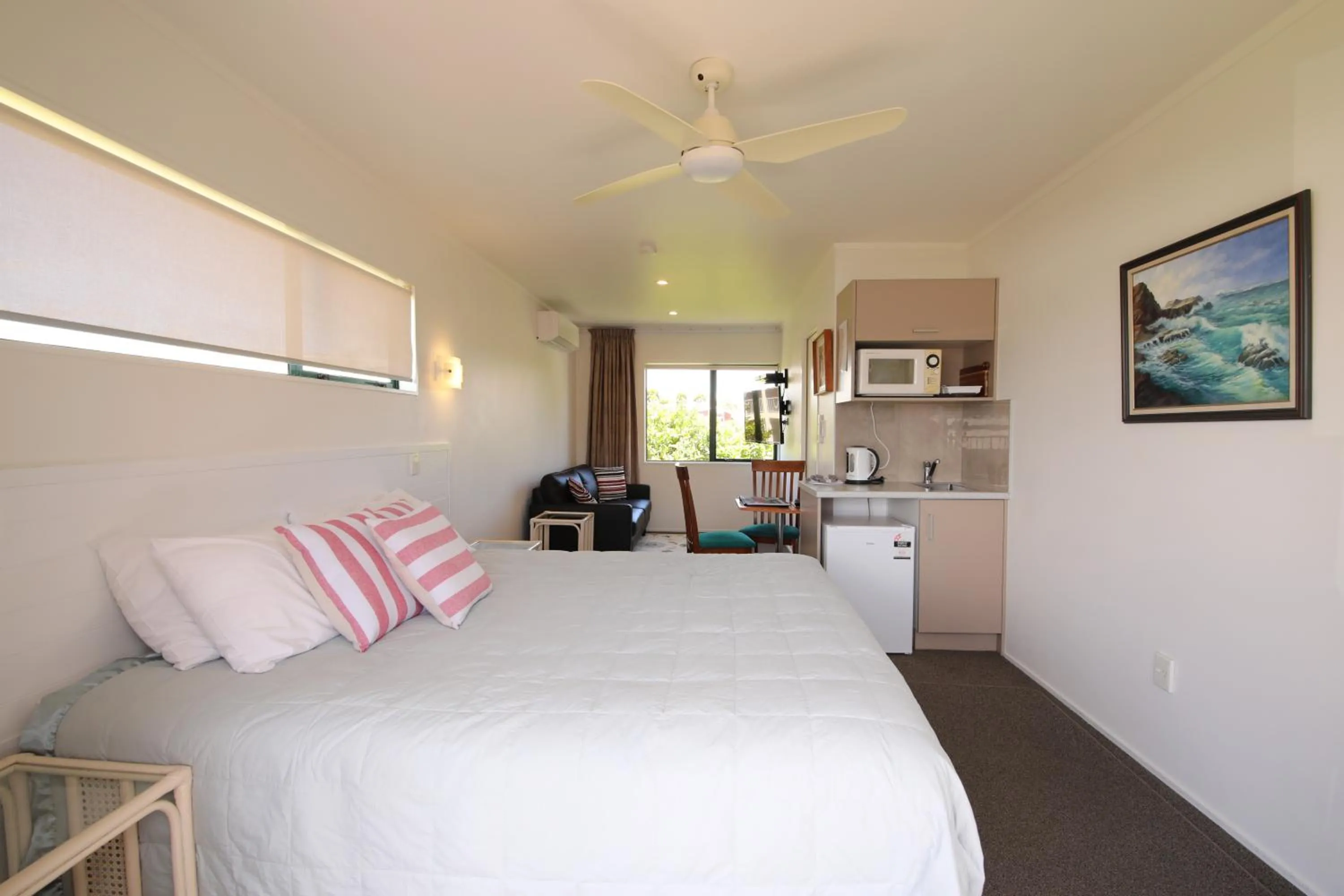 Bed in Blue Marlin Apartments