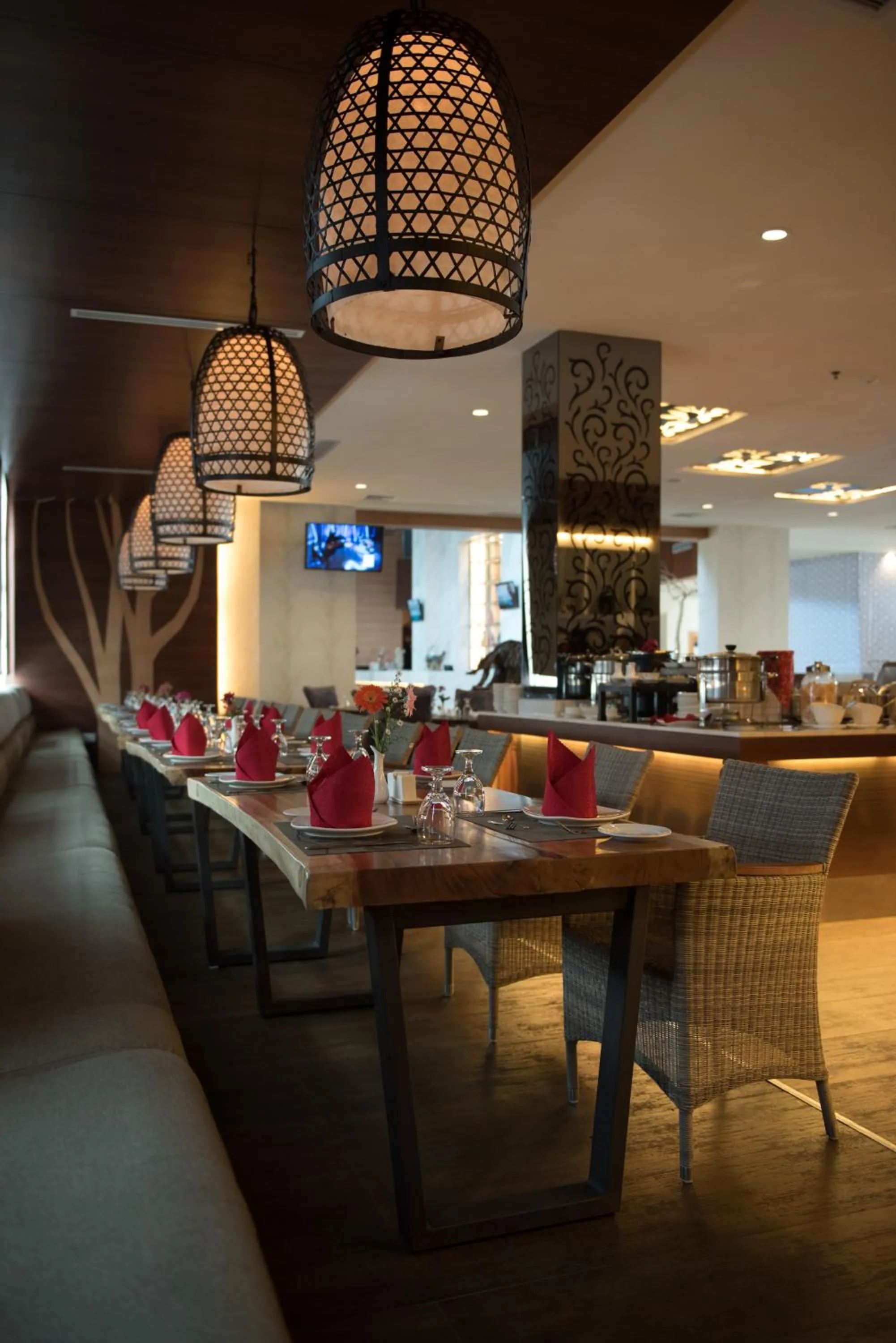 Restaurant/places to eat in Crown Vista Hotel