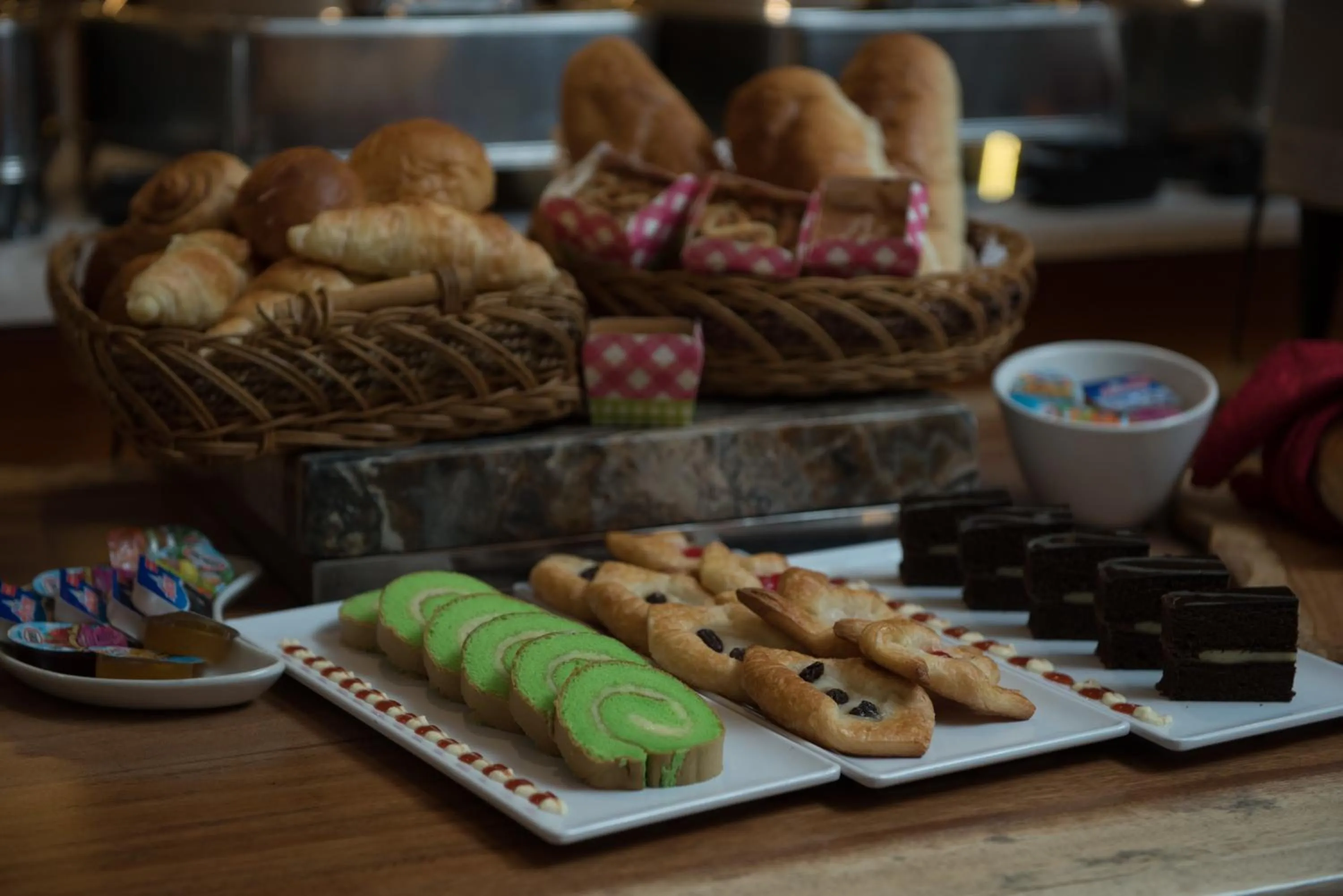 Restaurant/places to eat in Crown Vista Hotel