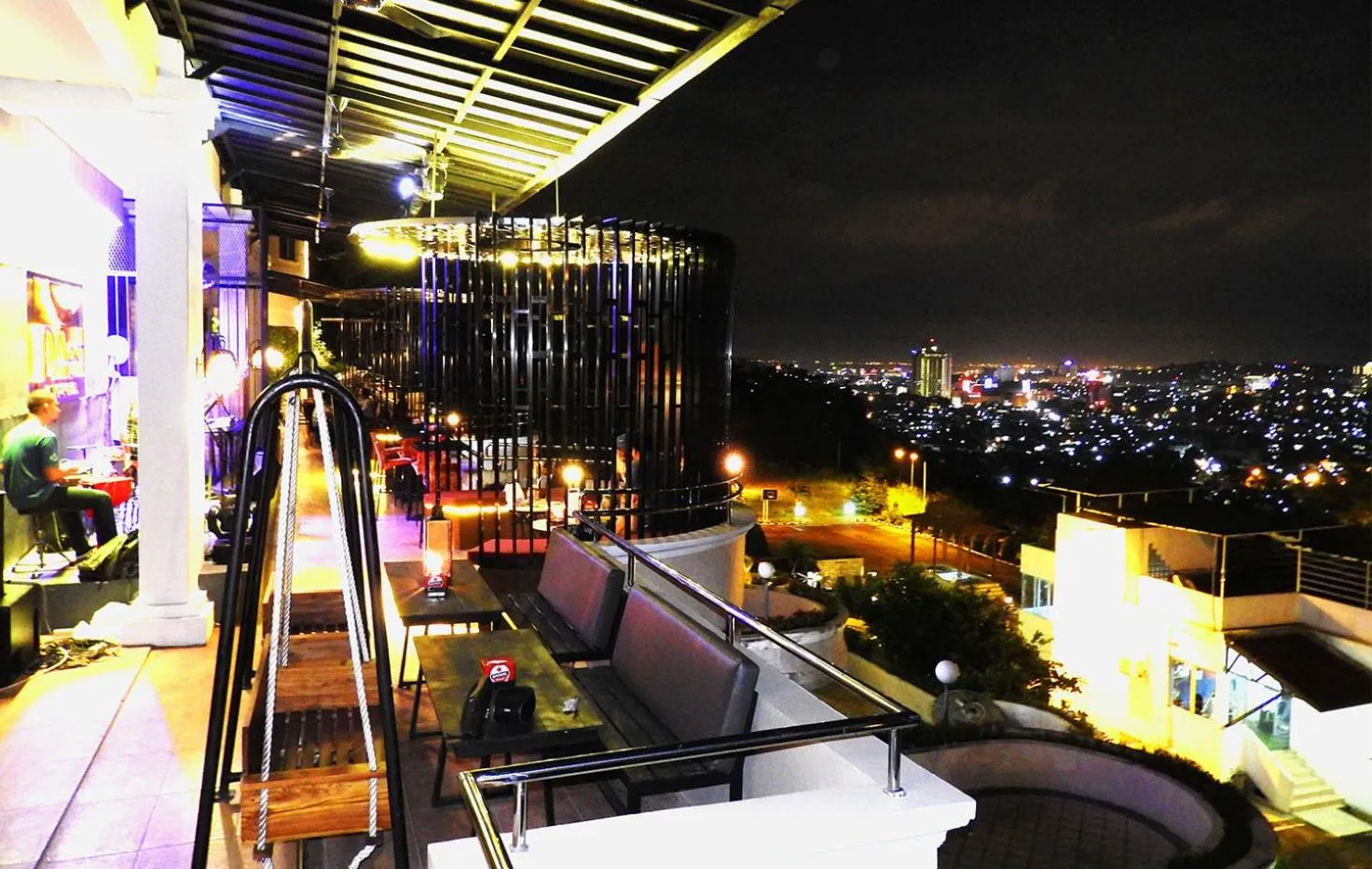 Food and drinks in Crown Vista Hotel