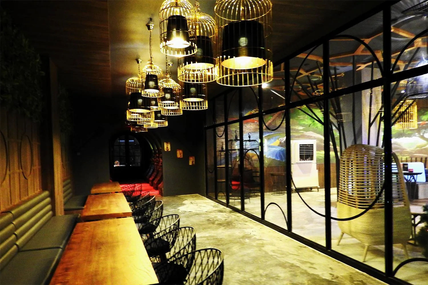 Restaurant/places to eat in Crown Vista Hotel