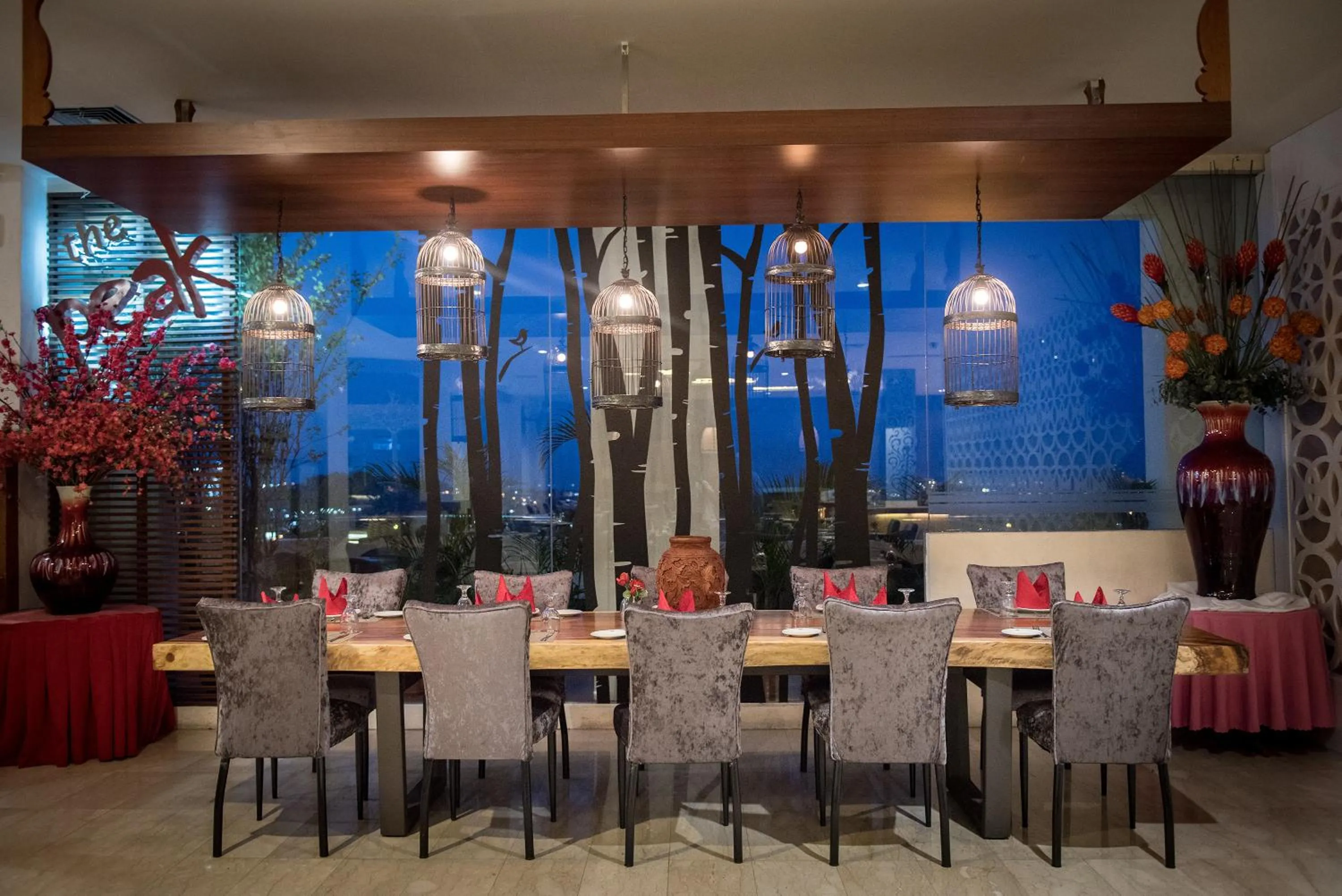 Restaurant/places to eat in Crown Vista Hotel