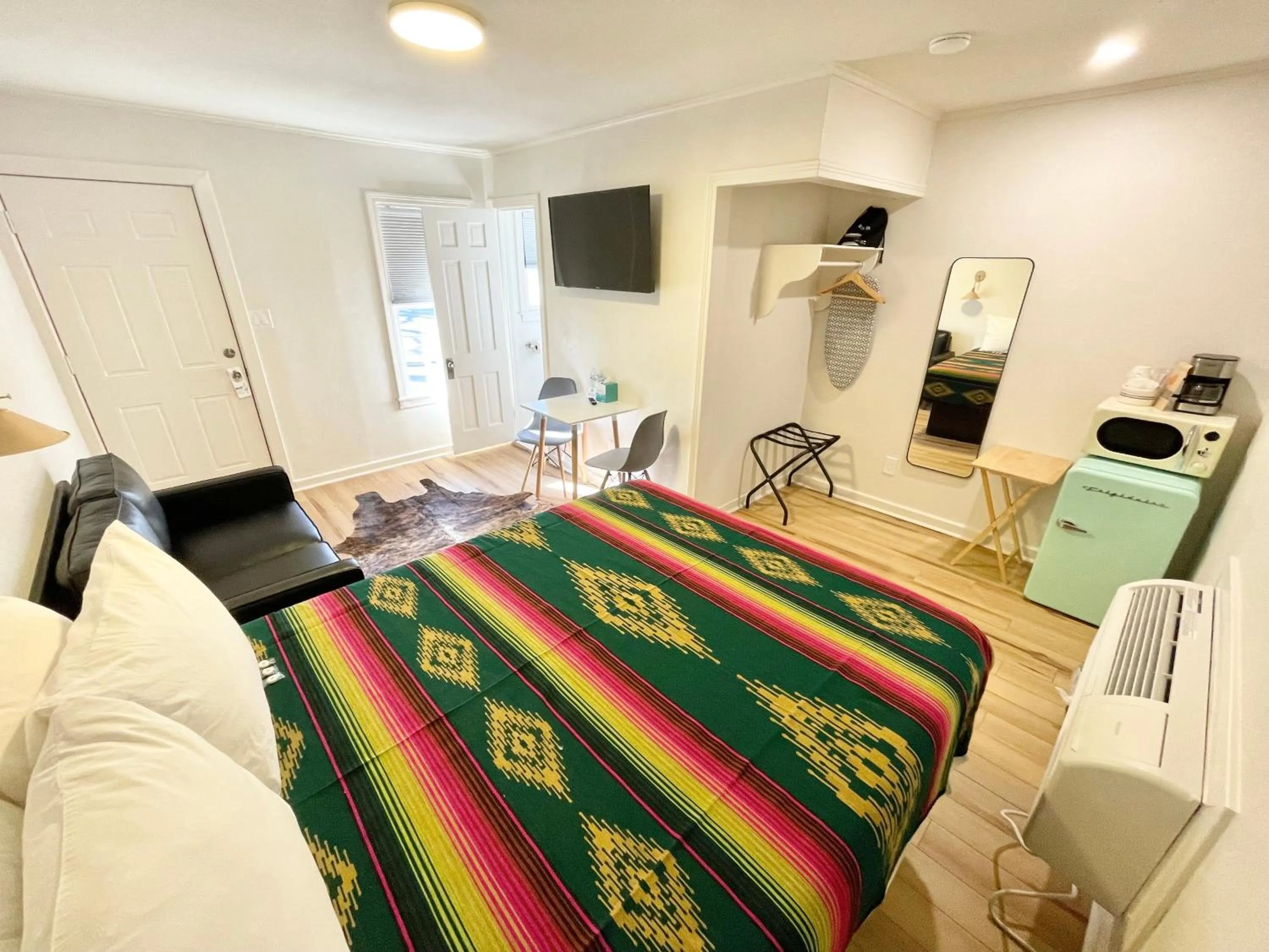 Bed in Frederick Motel