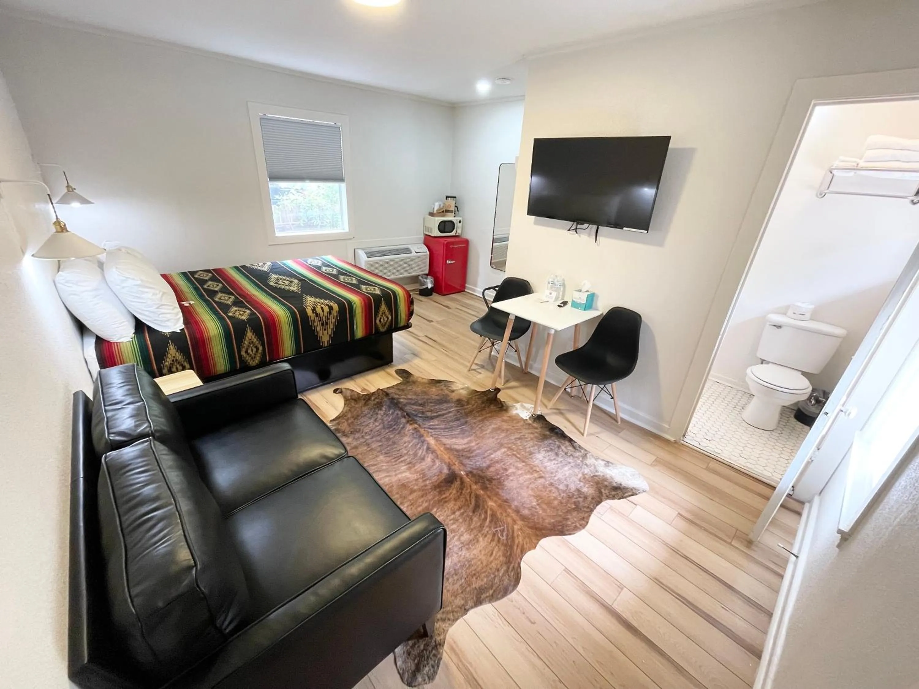 Living room in Frederick Motel