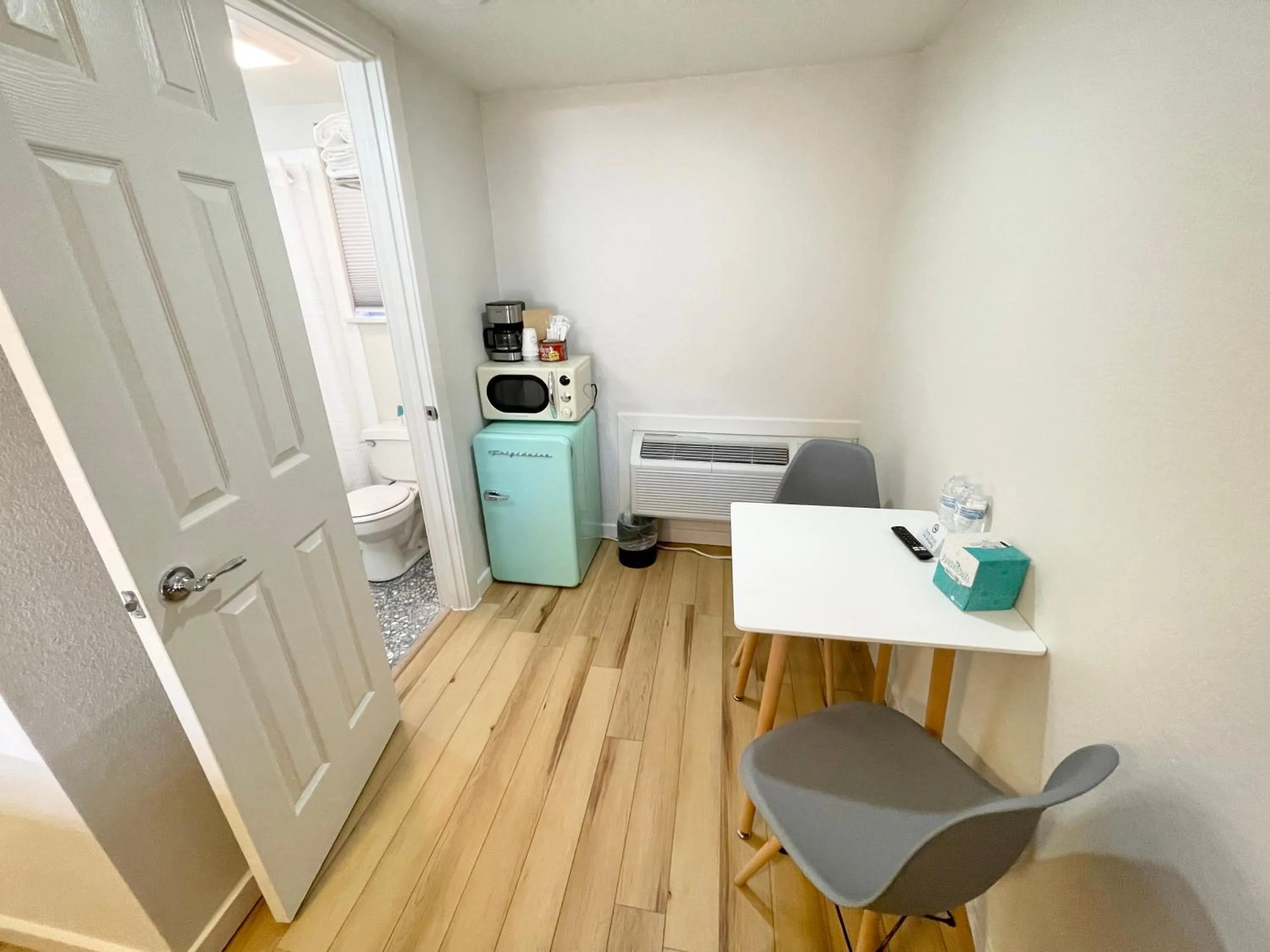 Coffee/tea facilities in Frederick Motel