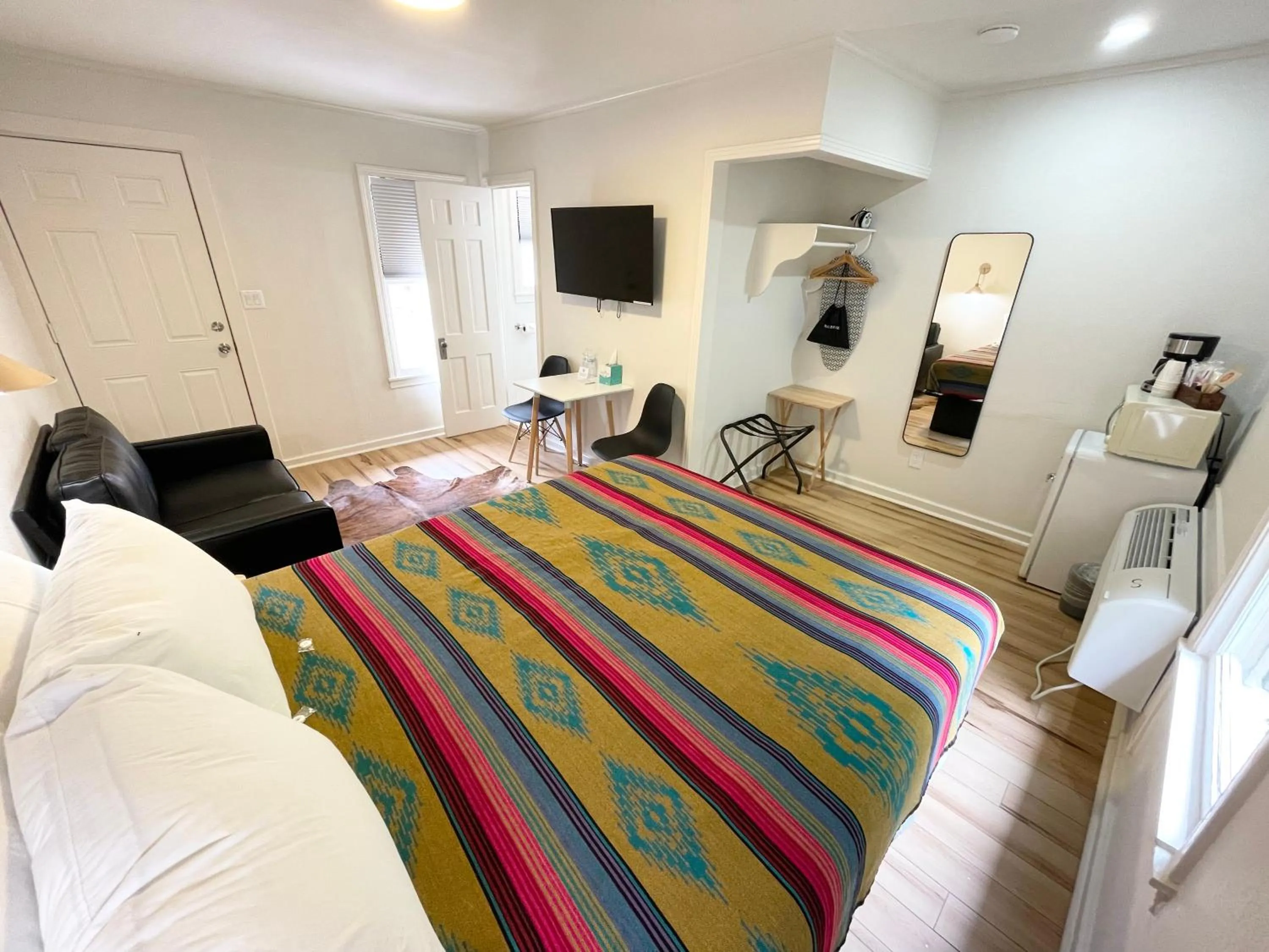 Bed in Frederick Motel