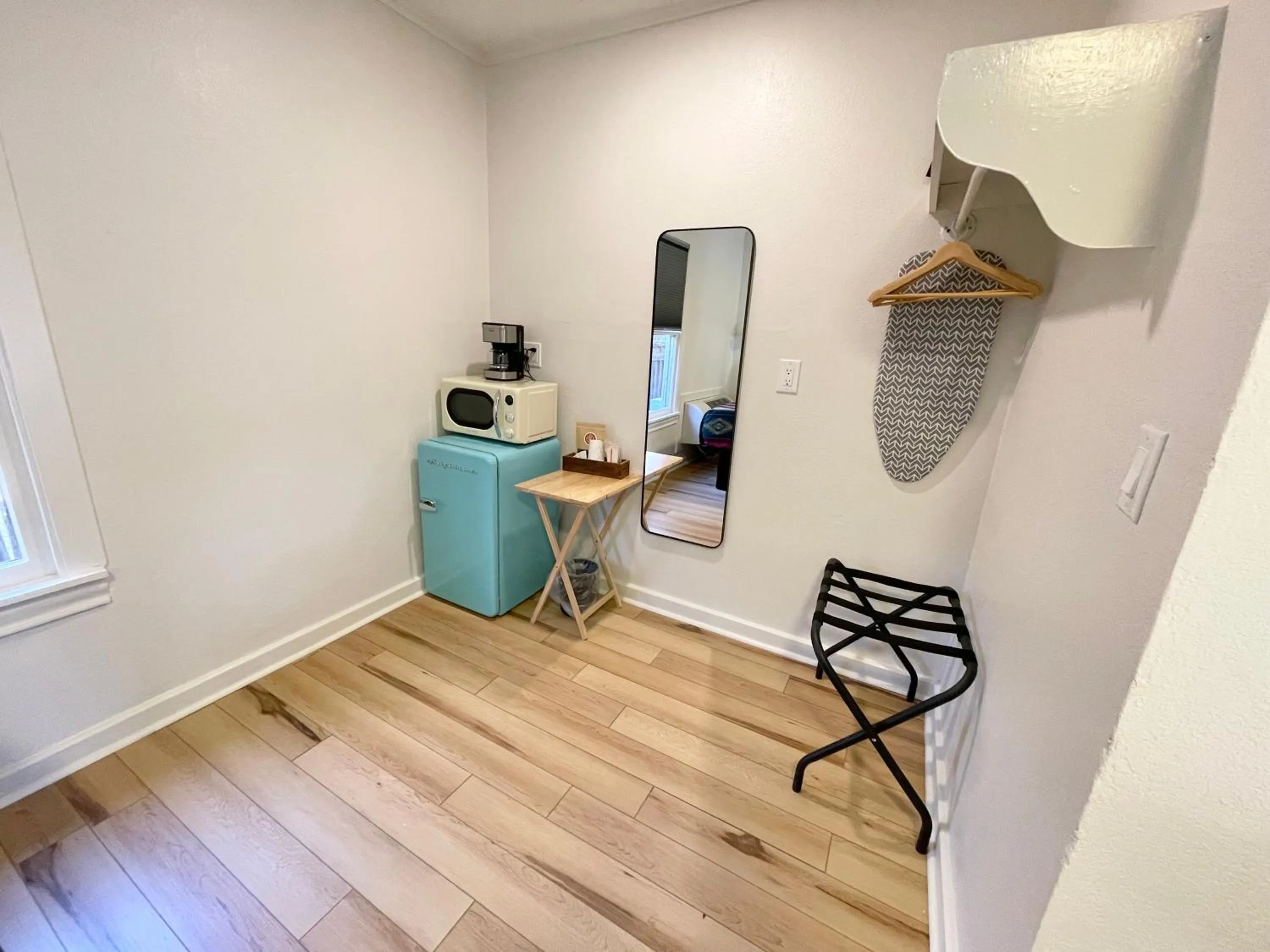 Coffee/tea facilities in Frederick Motel