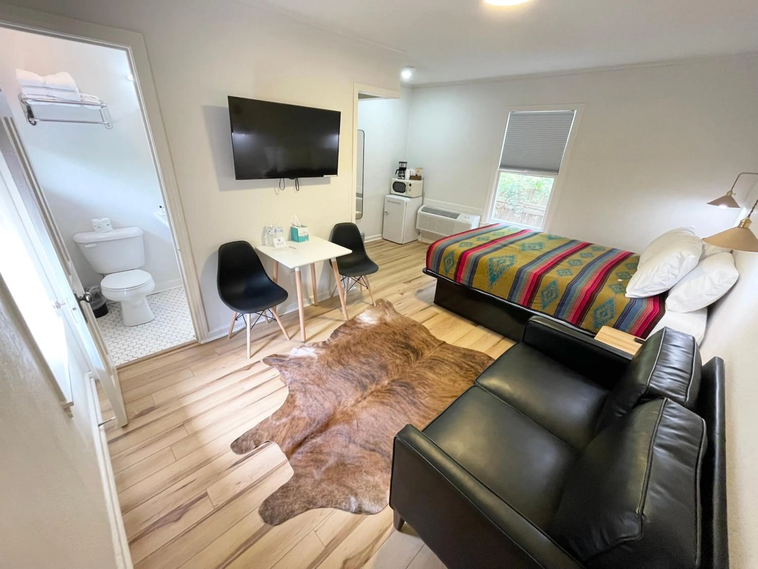 TV and multimedia in Frederick Motel