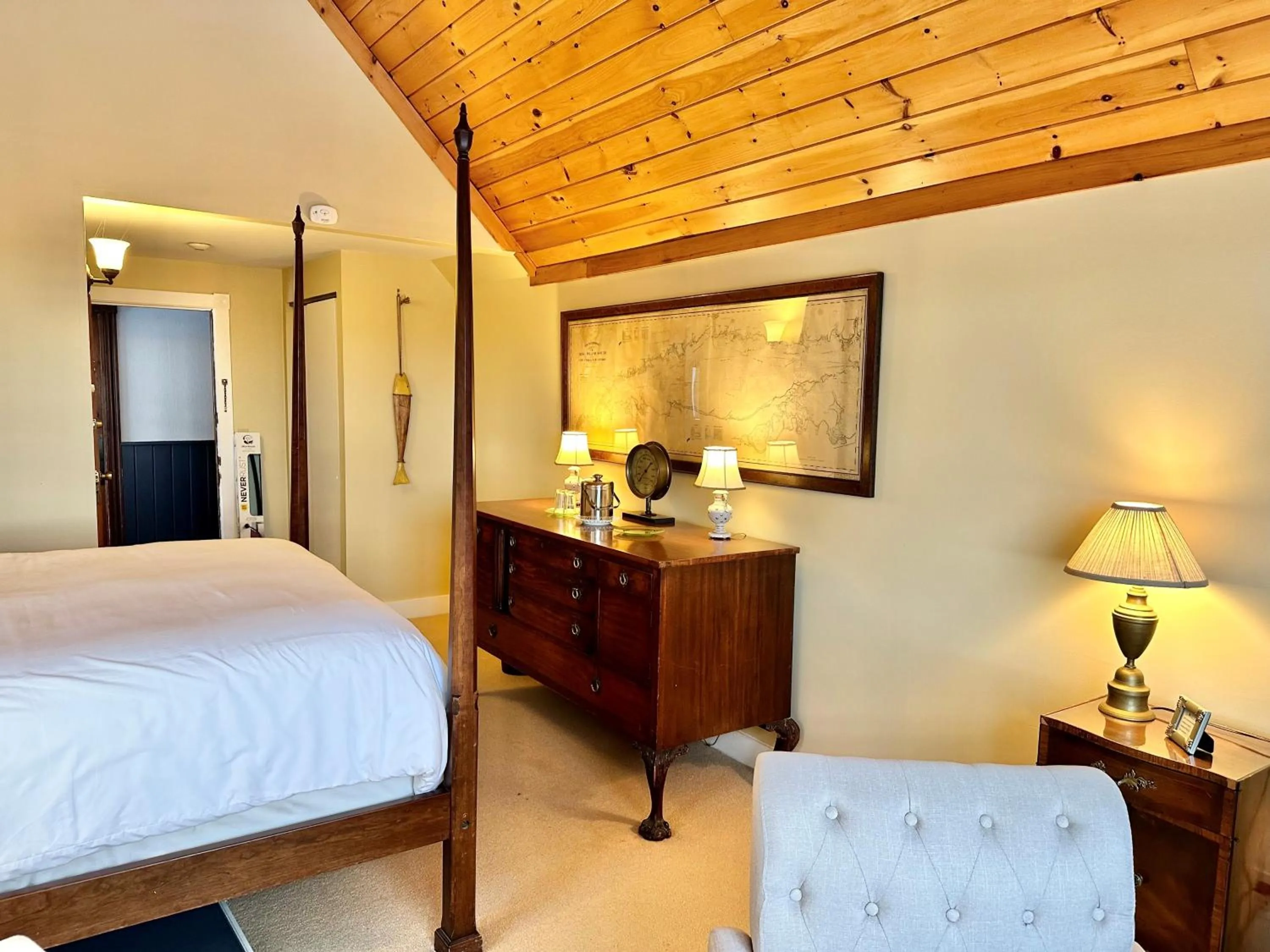 Photo of the whole room in The Bradley Inn