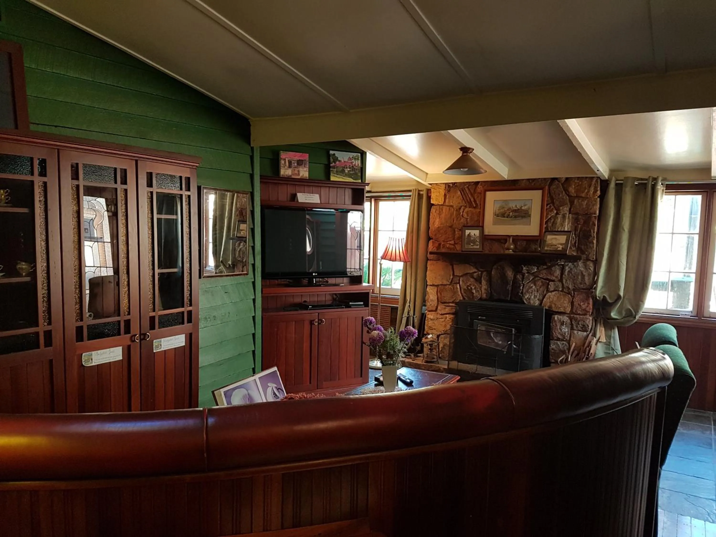 Communal lounge/ TV room in Bridgefield Guest House