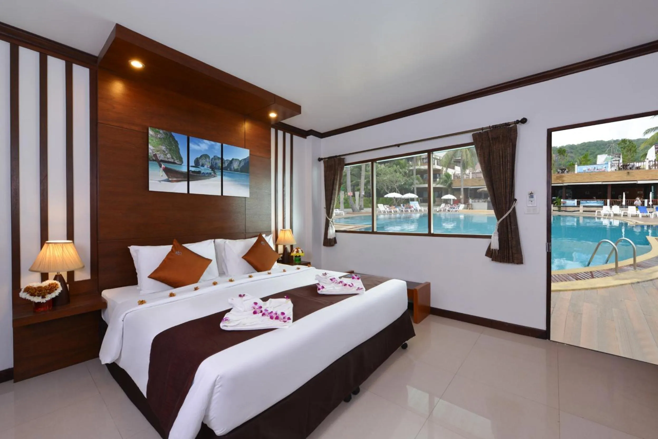 Bed in Phangan Bayshore Resort Koh Phangan