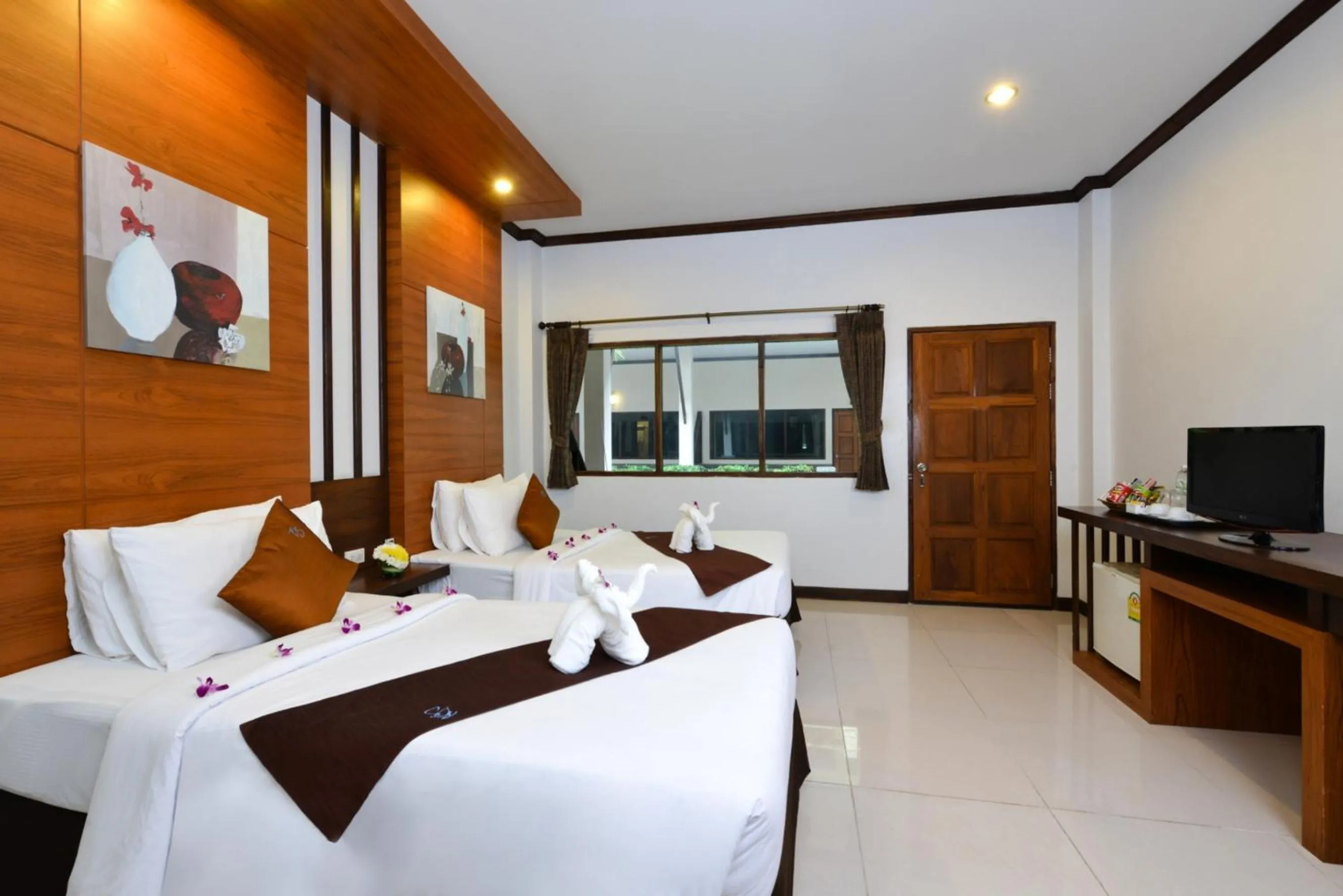 Bed in Phangan Bayshore Resort Koh Phangan