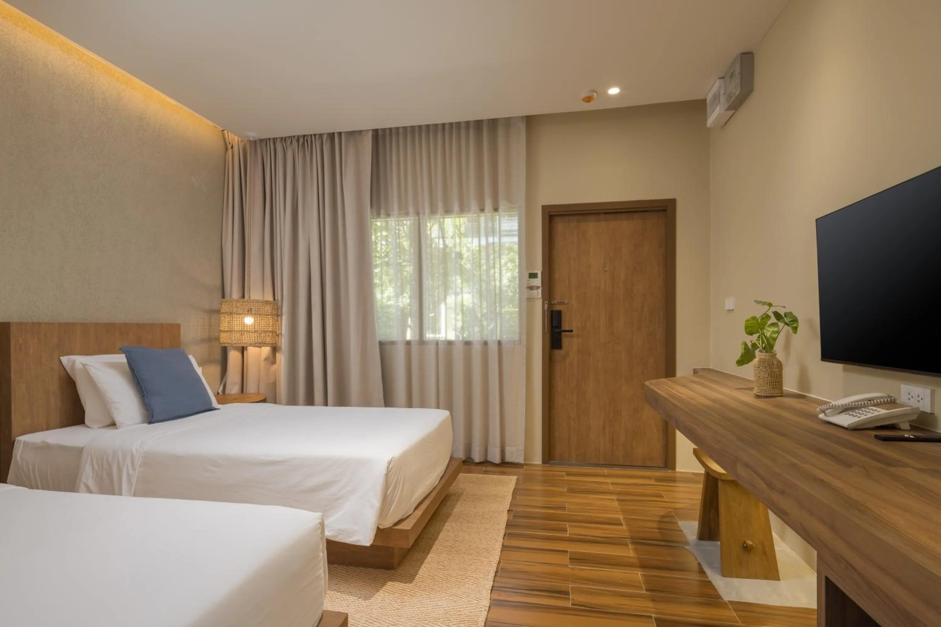 Facade/entrance, Bed in Phangan Bayshore Resort Koh Phangan