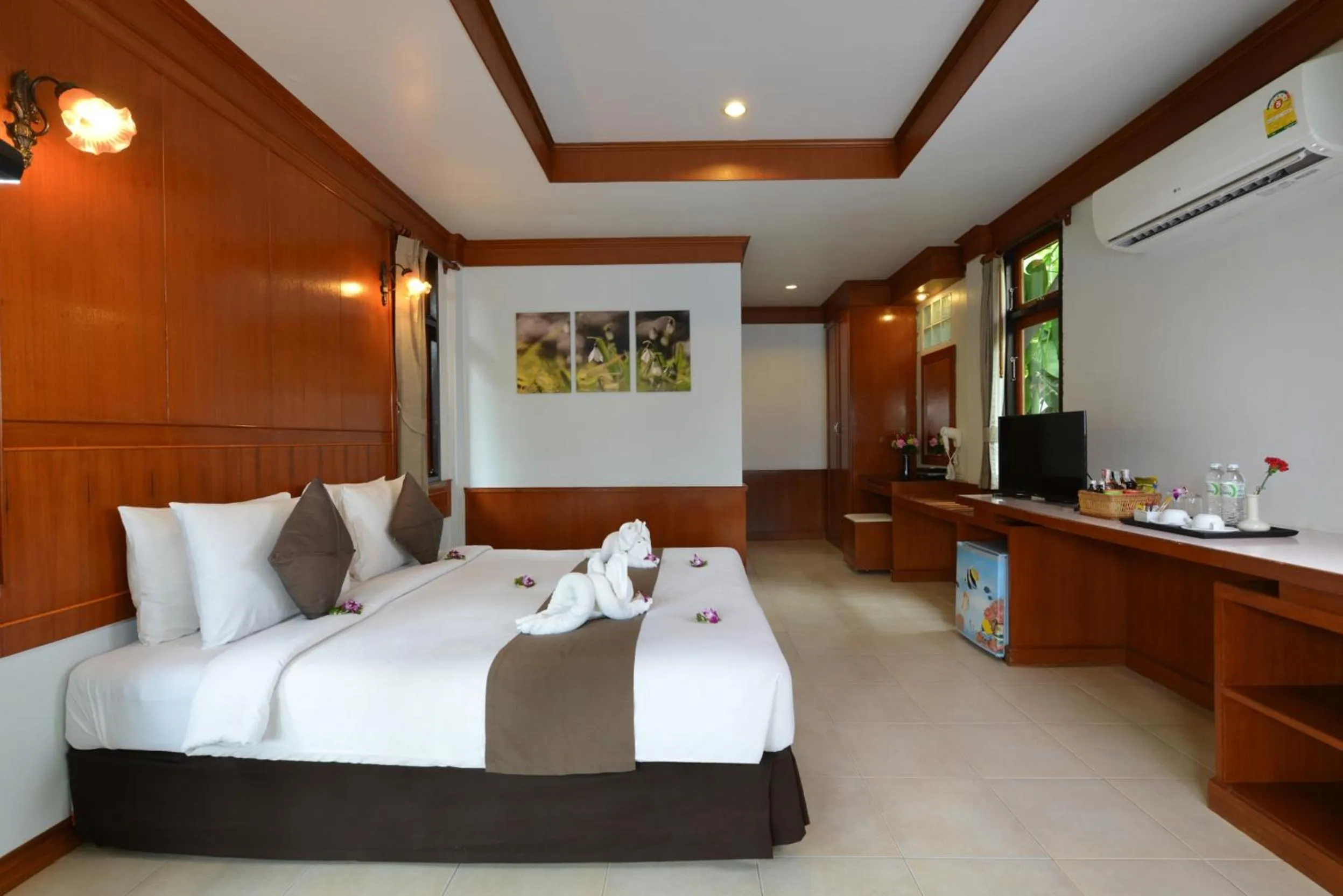 Bed in Phangan Bayshore Resort Koh Phangan