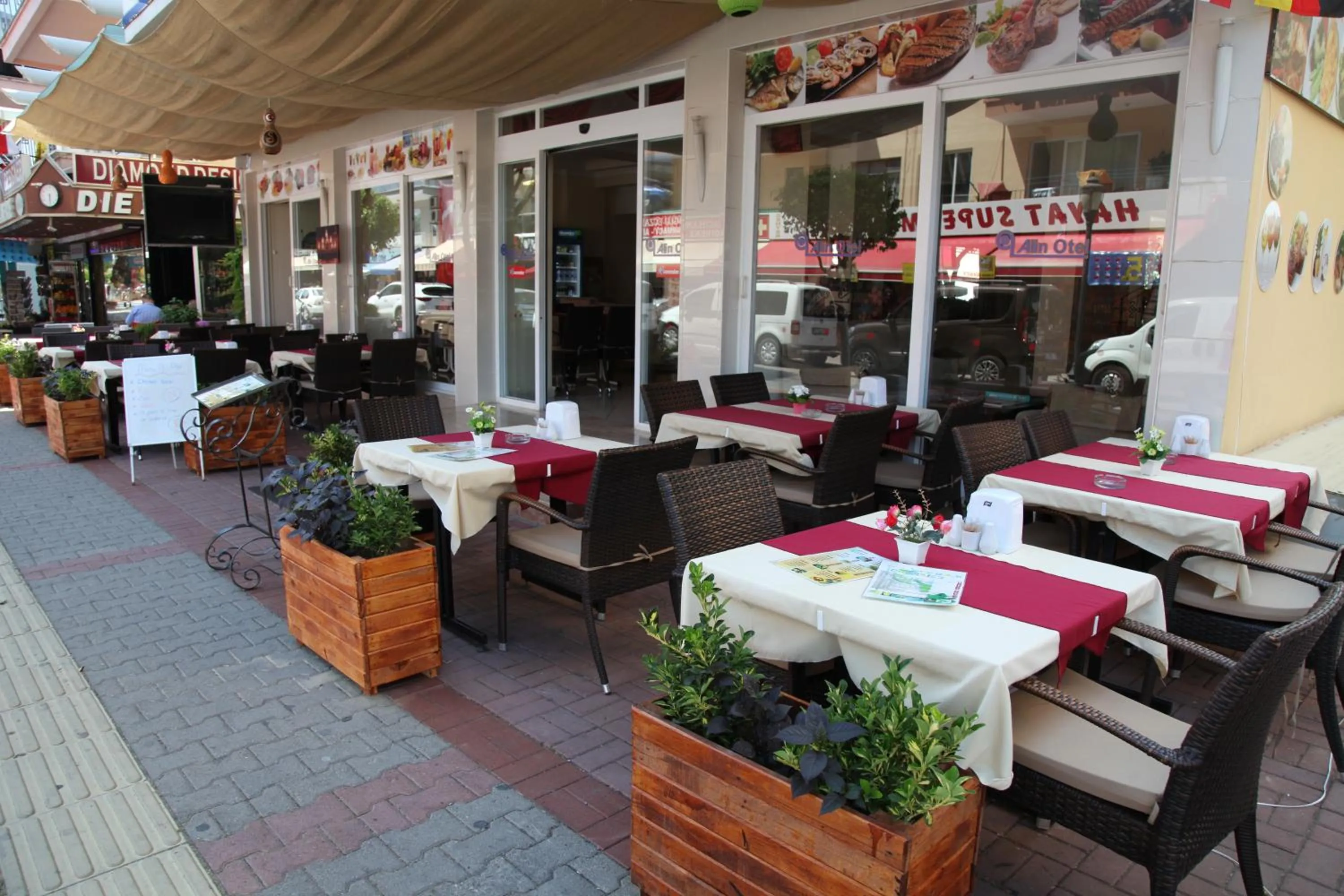 Restaurant/places to eat in Alin Hotel