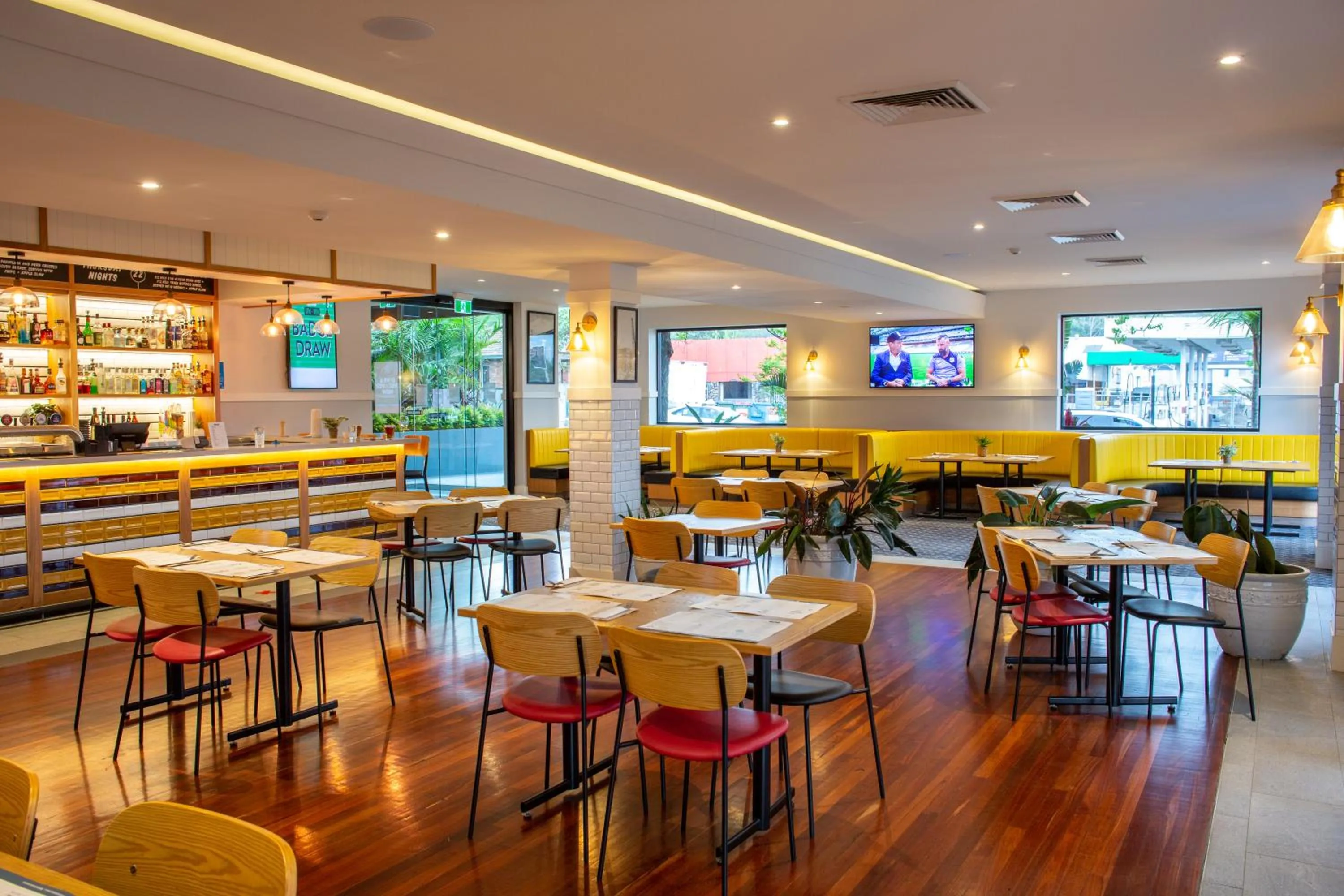 Restaurant/places to eat in Five Island Hotel