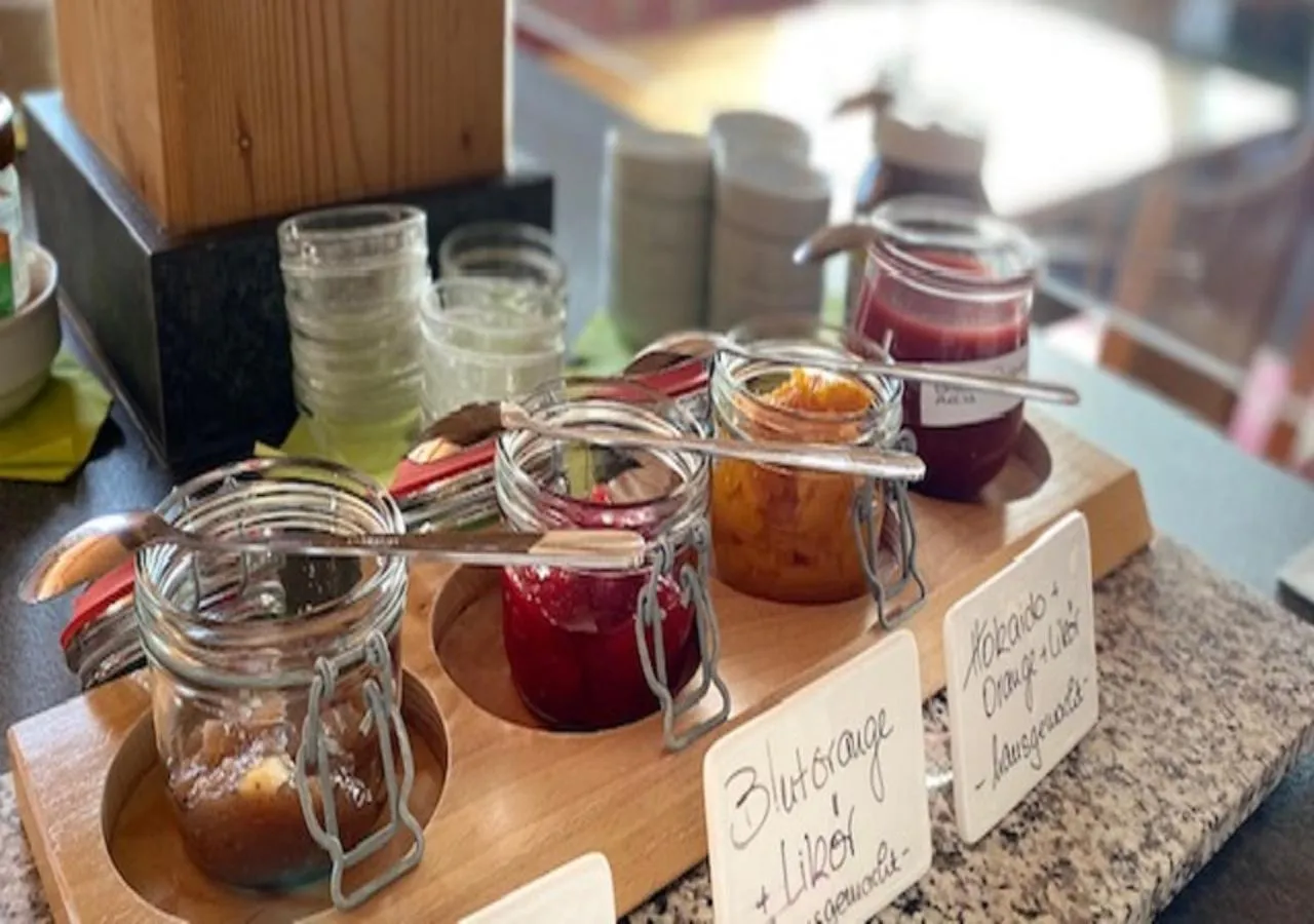 Breakfast in Hotel am Wiesenhang - Garni