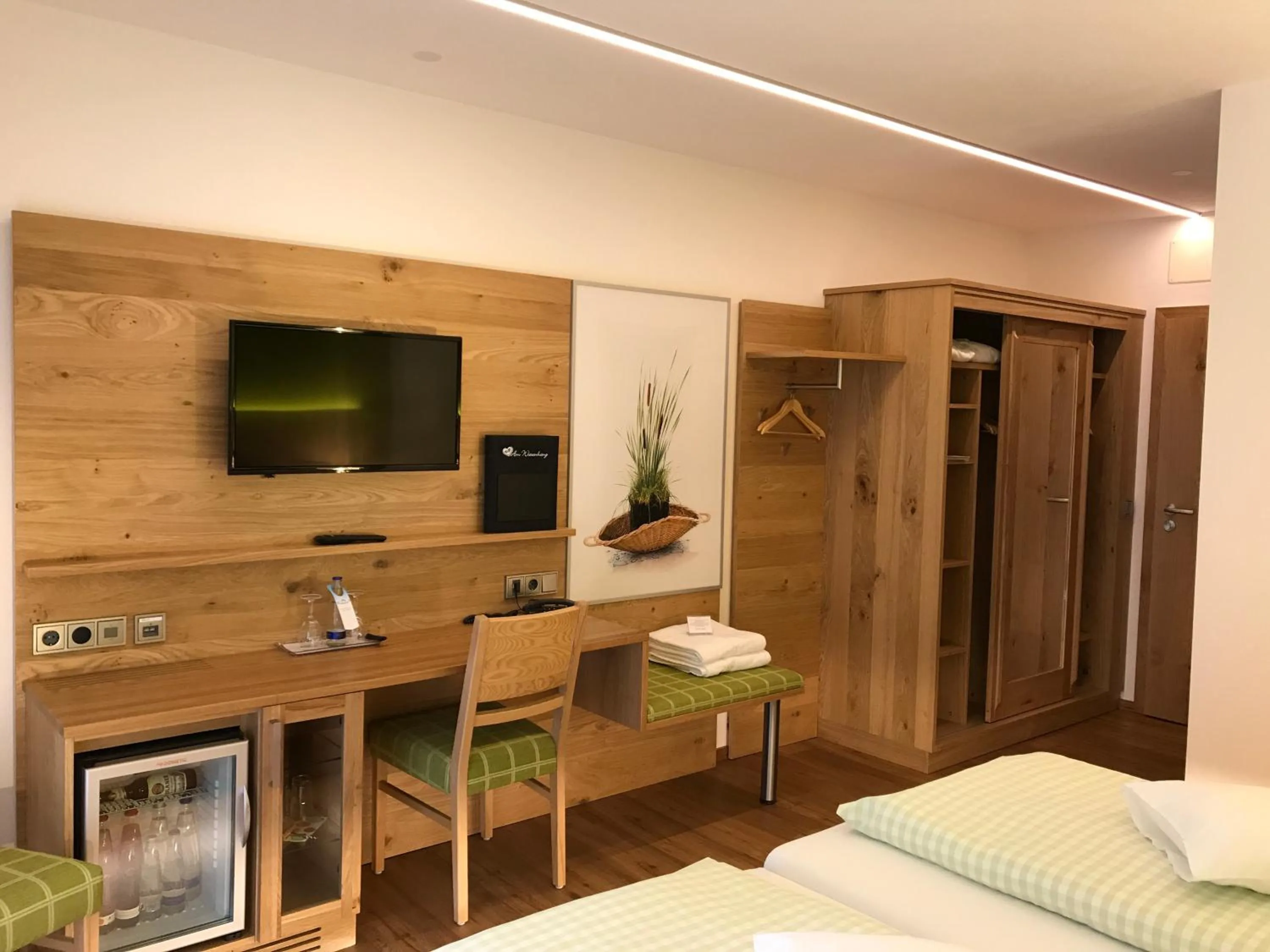 Photo of the whole room, Bed in Hotel am Wiesenhang - Garni