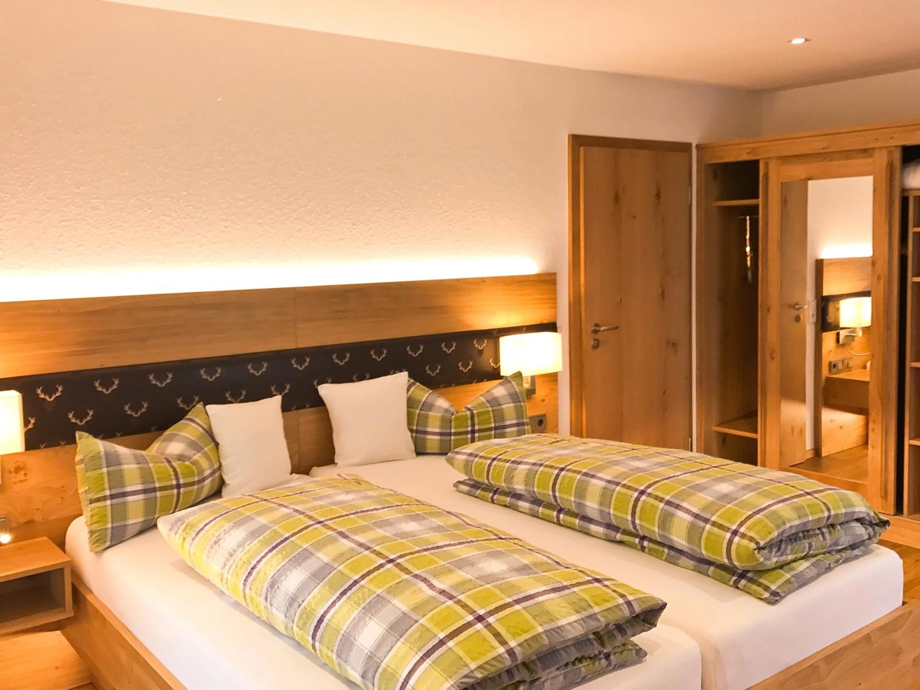 Photo of the whole room, Bed in Hotel am Wiesenhang - Garni