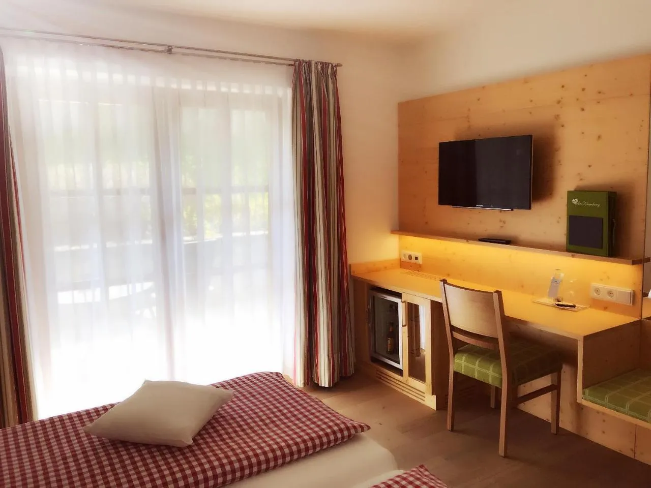 Photo of the whole room, Bed in Hotel am Wiesenhang - Garni