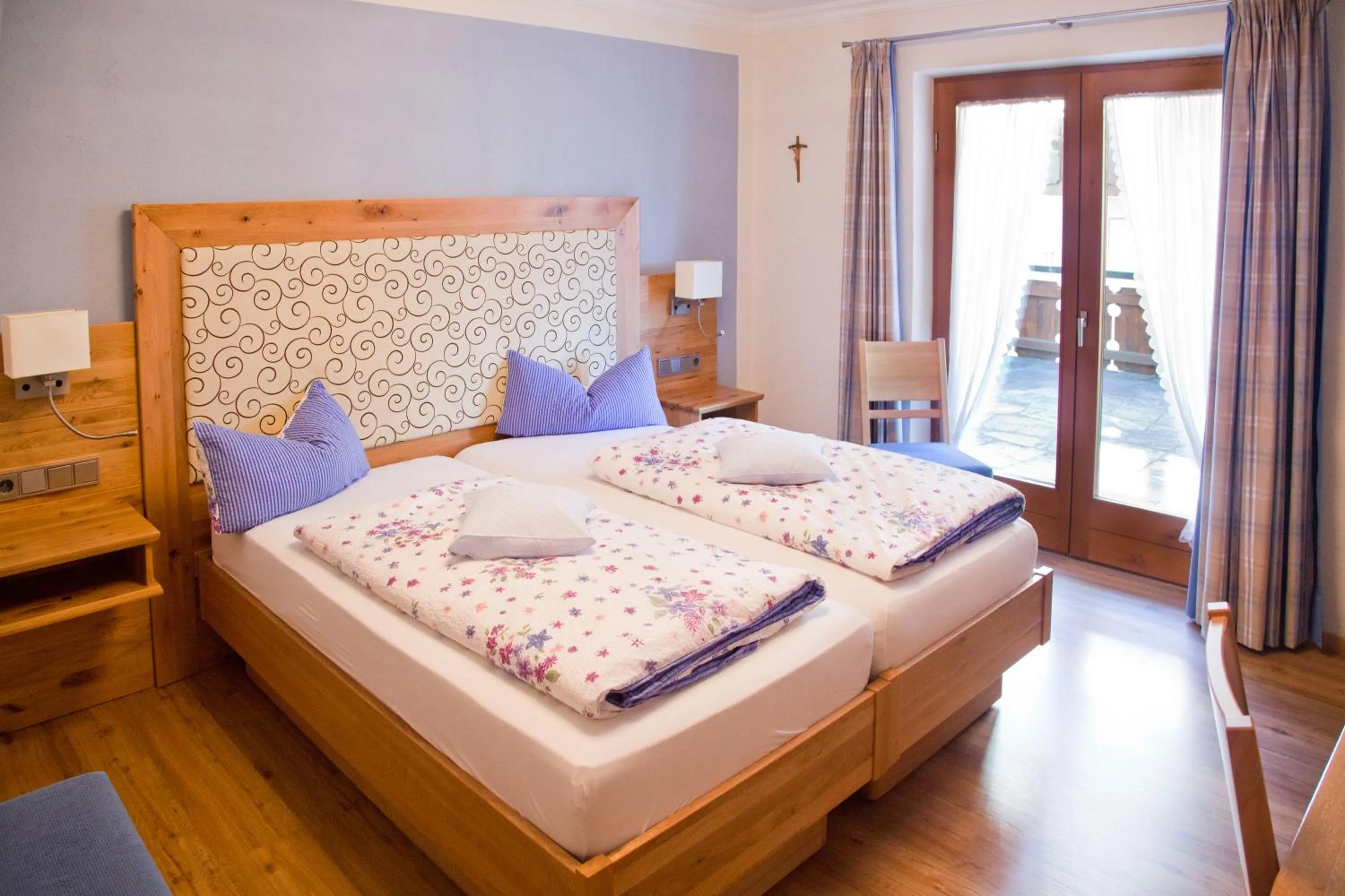 Day, Bed in Hotel am Wiesenhang - Garni