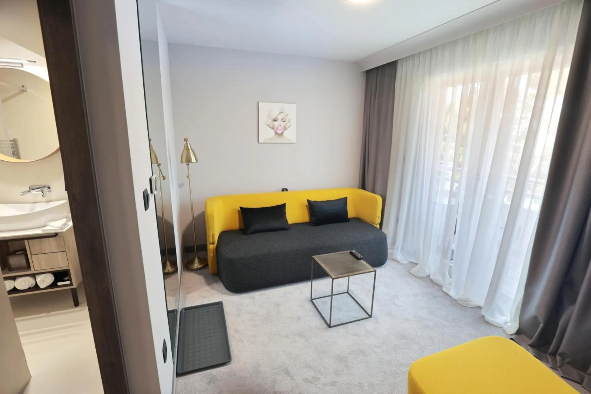 Living room, Bed in Hotel Milenij