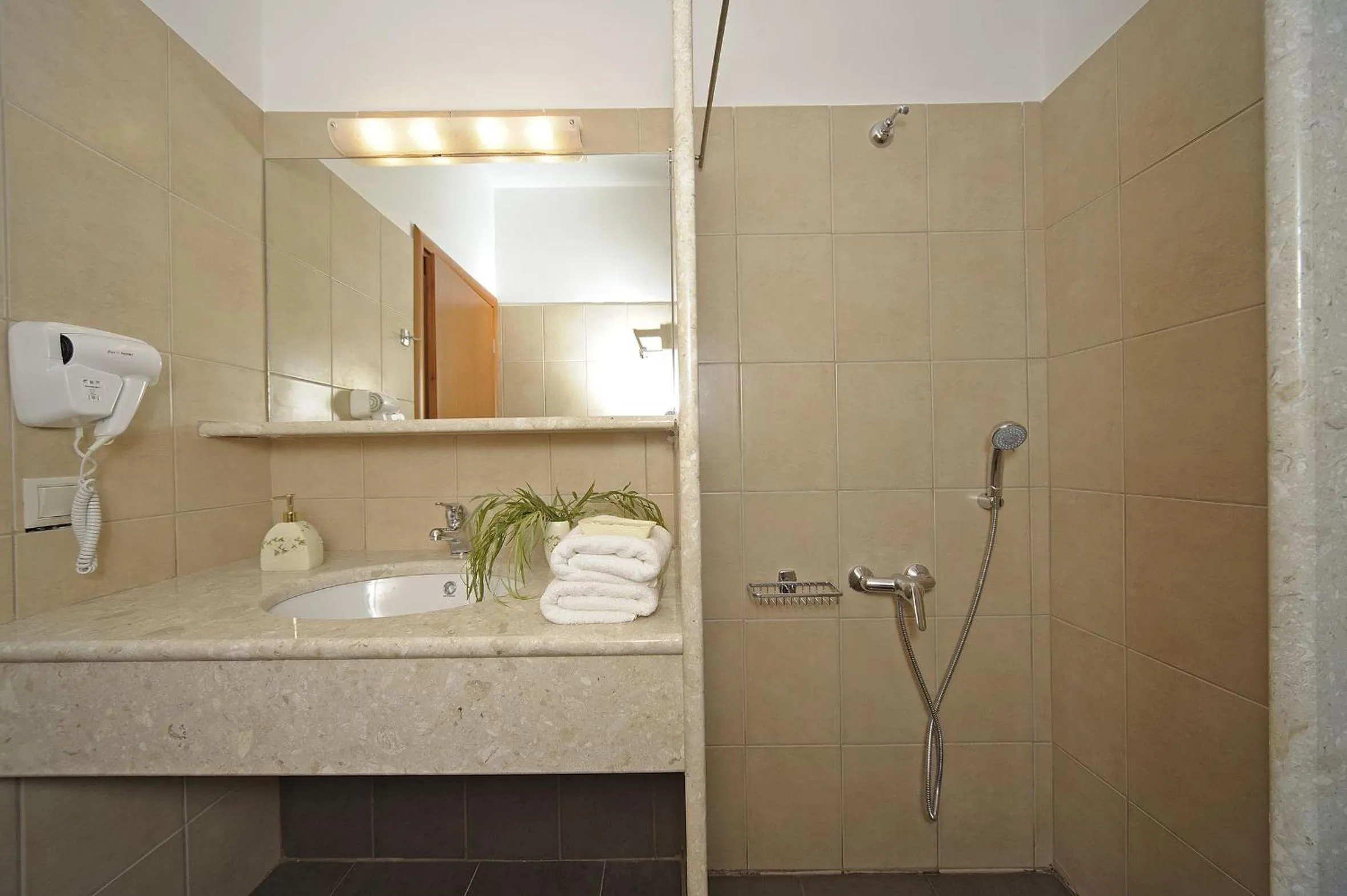 Bathroom in Lenikos Resort