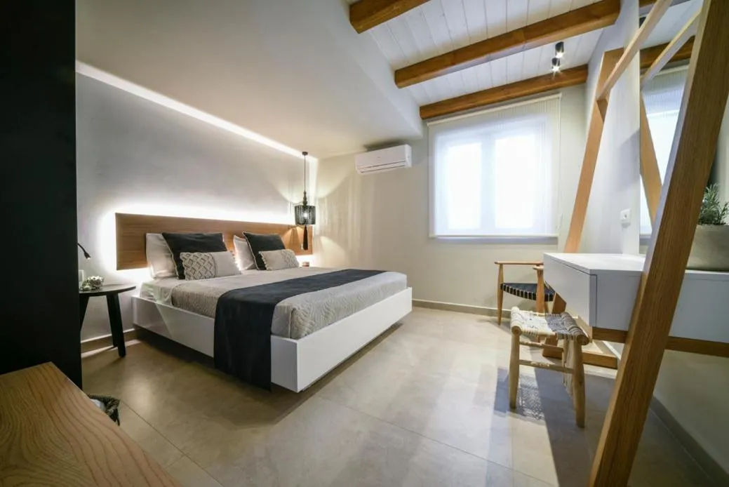 Bed in Lenikos Resort