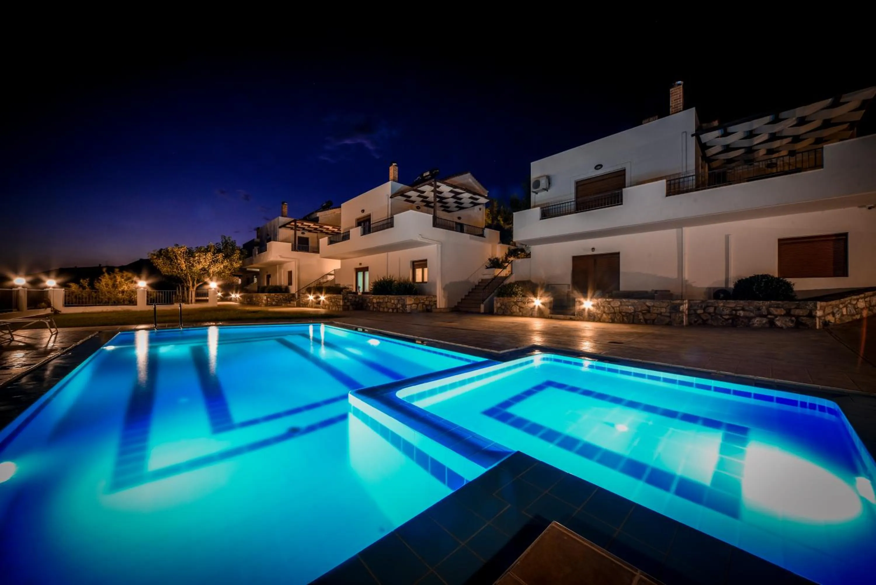 Night in Lenikos Resort