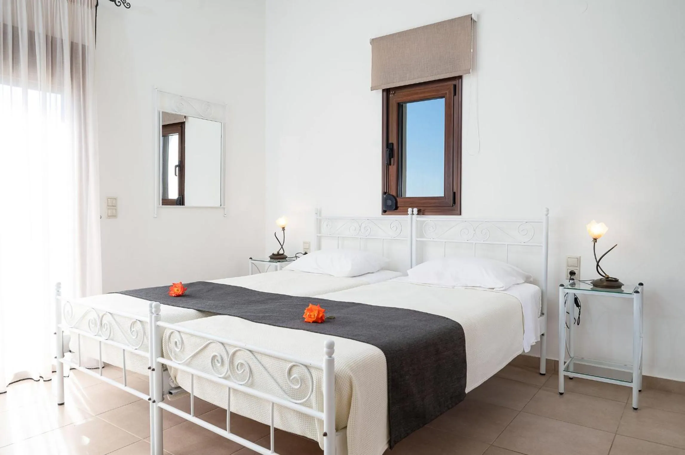 Bed in Lenikos Resort