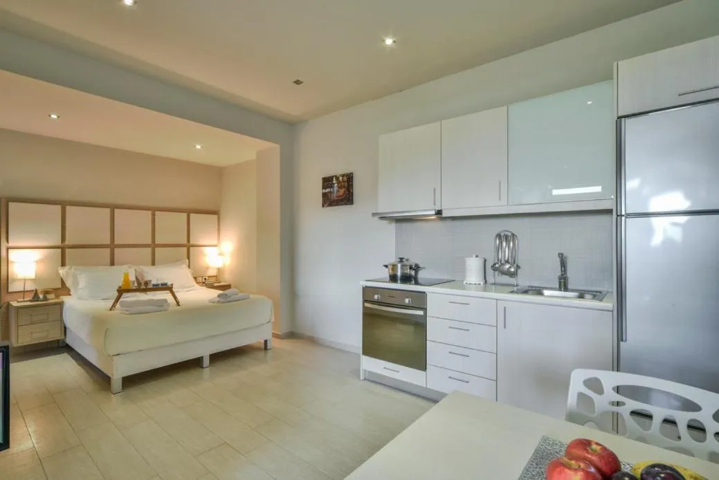 Bed in Lenikos Resort